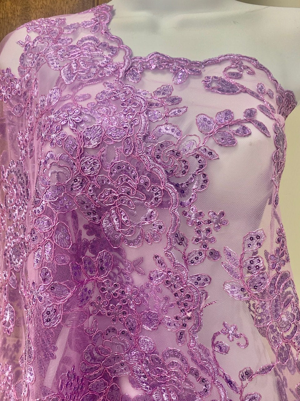 Lace embroidery sequins double scalloped 49/50" color lilac design 0455911