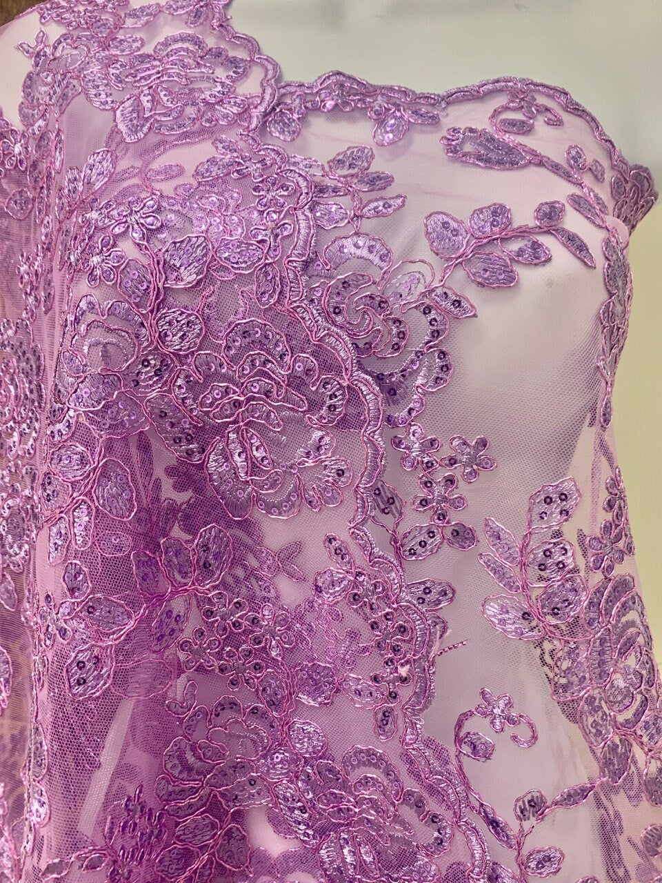 Lace embroidery sequins double scalloped 49/50" color lilac design 0455911