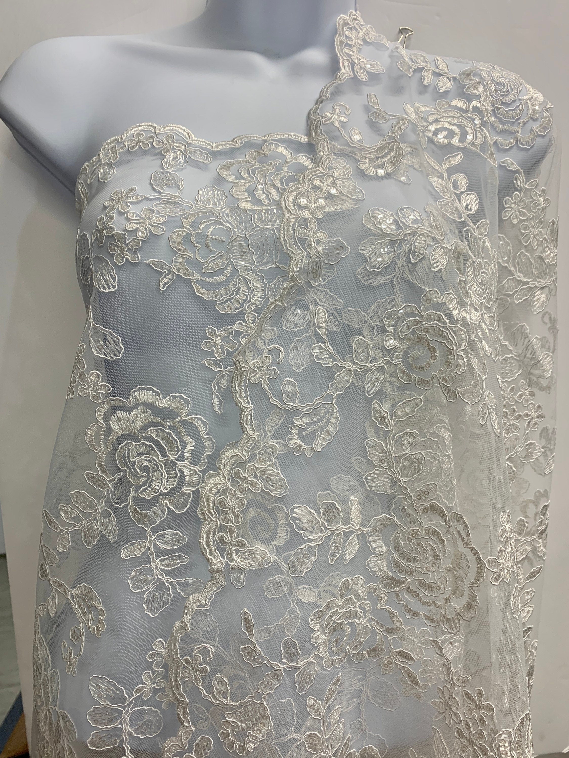 White Lace fabric design floral style 04455911 double scalloped sequins embroidery color white width 49/50". tela de encaje de color blanco
