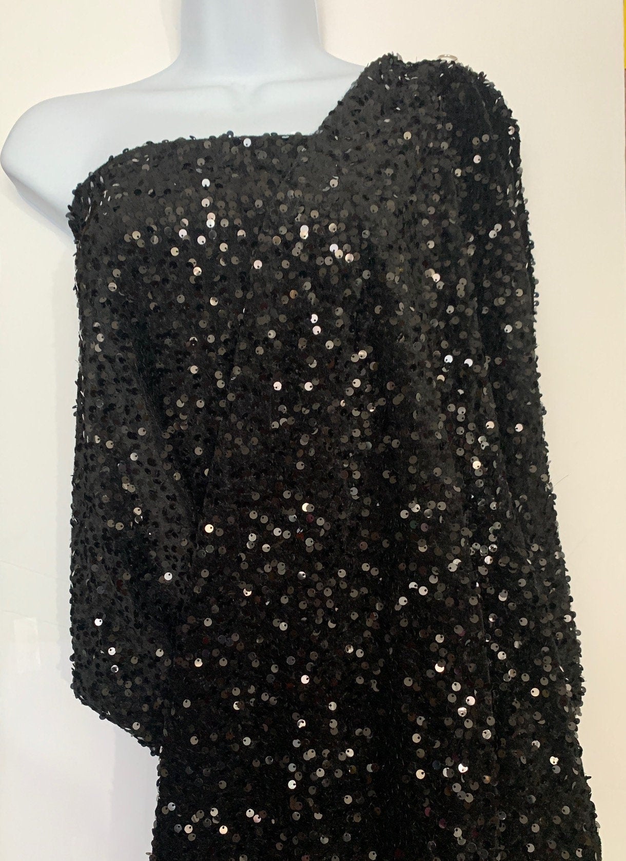 Black color Pane Velour Sequins, color black 58/60".