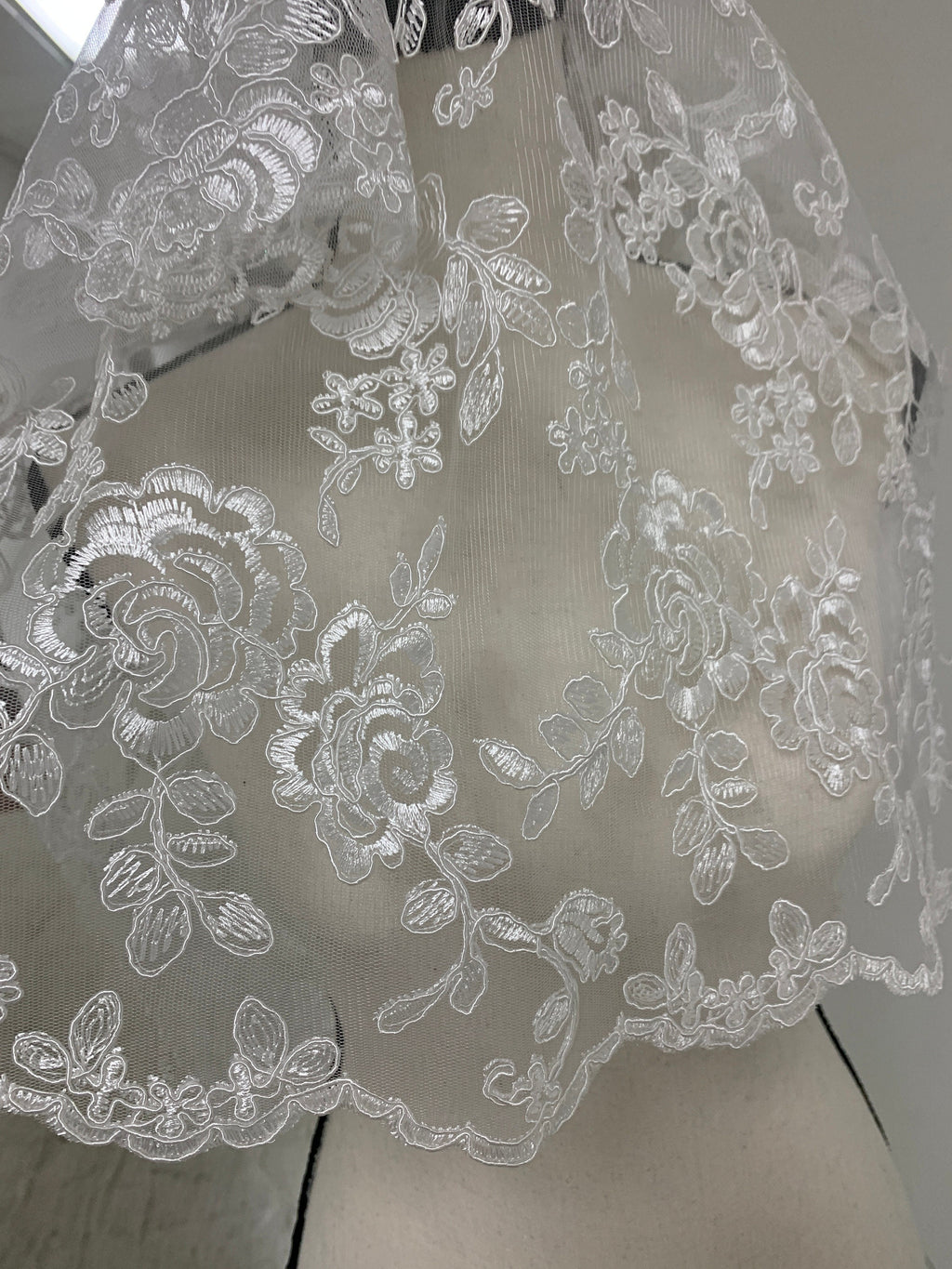 Bridal White Lace fabric design 4010, Embroidery double scalloped width 49/50". sell by 1 yard increment. tela de encaje de color blanco