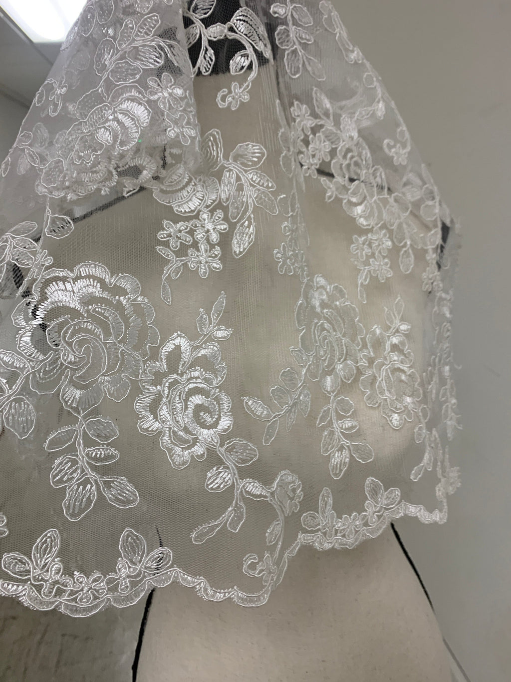 Bridal White Lace fabric design 4010, Embroidery double scalloped width 49/50". sell by 1 yard increment. tela de encaje de color blanco