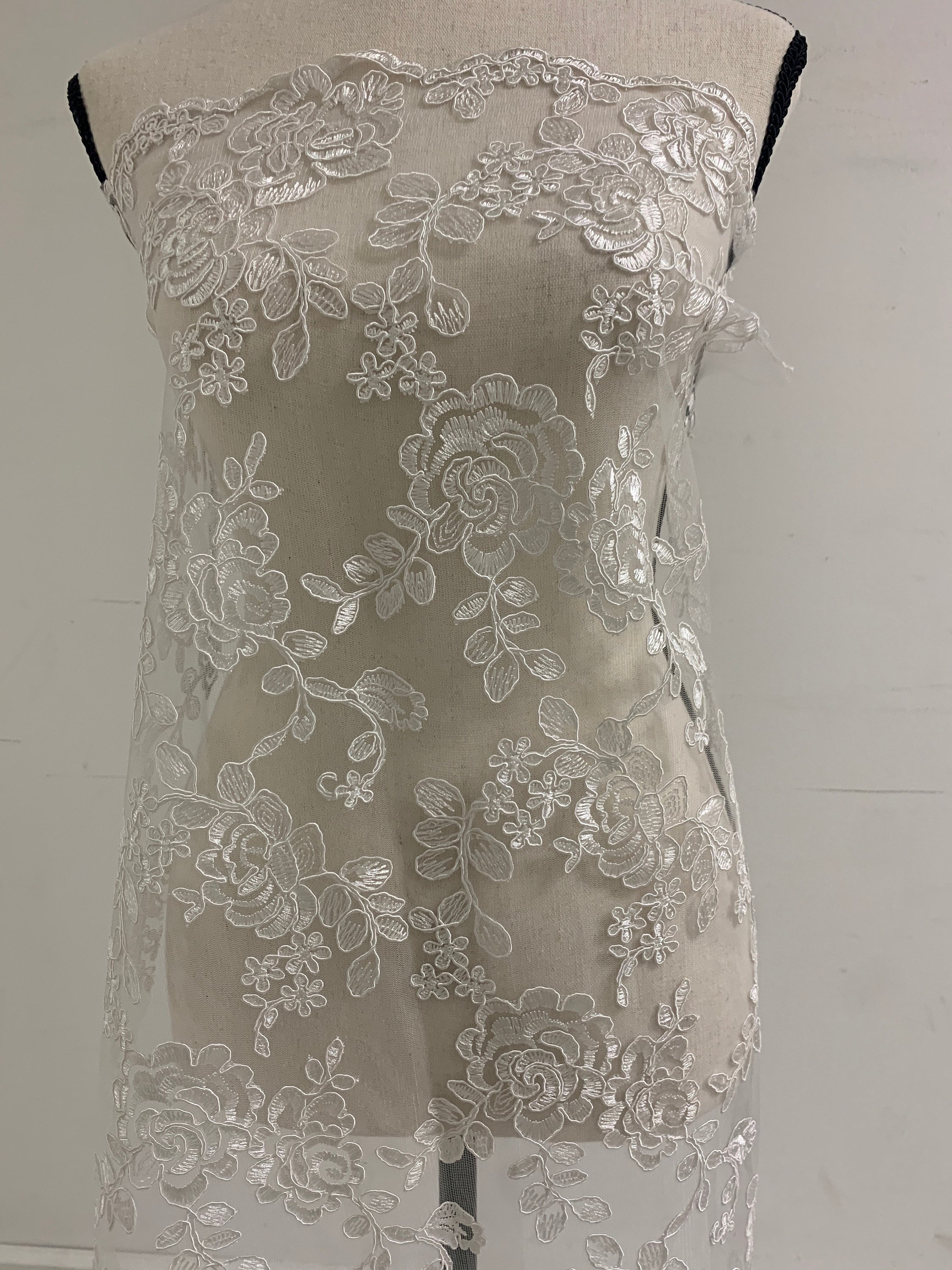Bridal White Lace fabric design 4010, Embroidery double scalloped width 49/50". sell by 1 yard increment. tela de encaje de color blanco