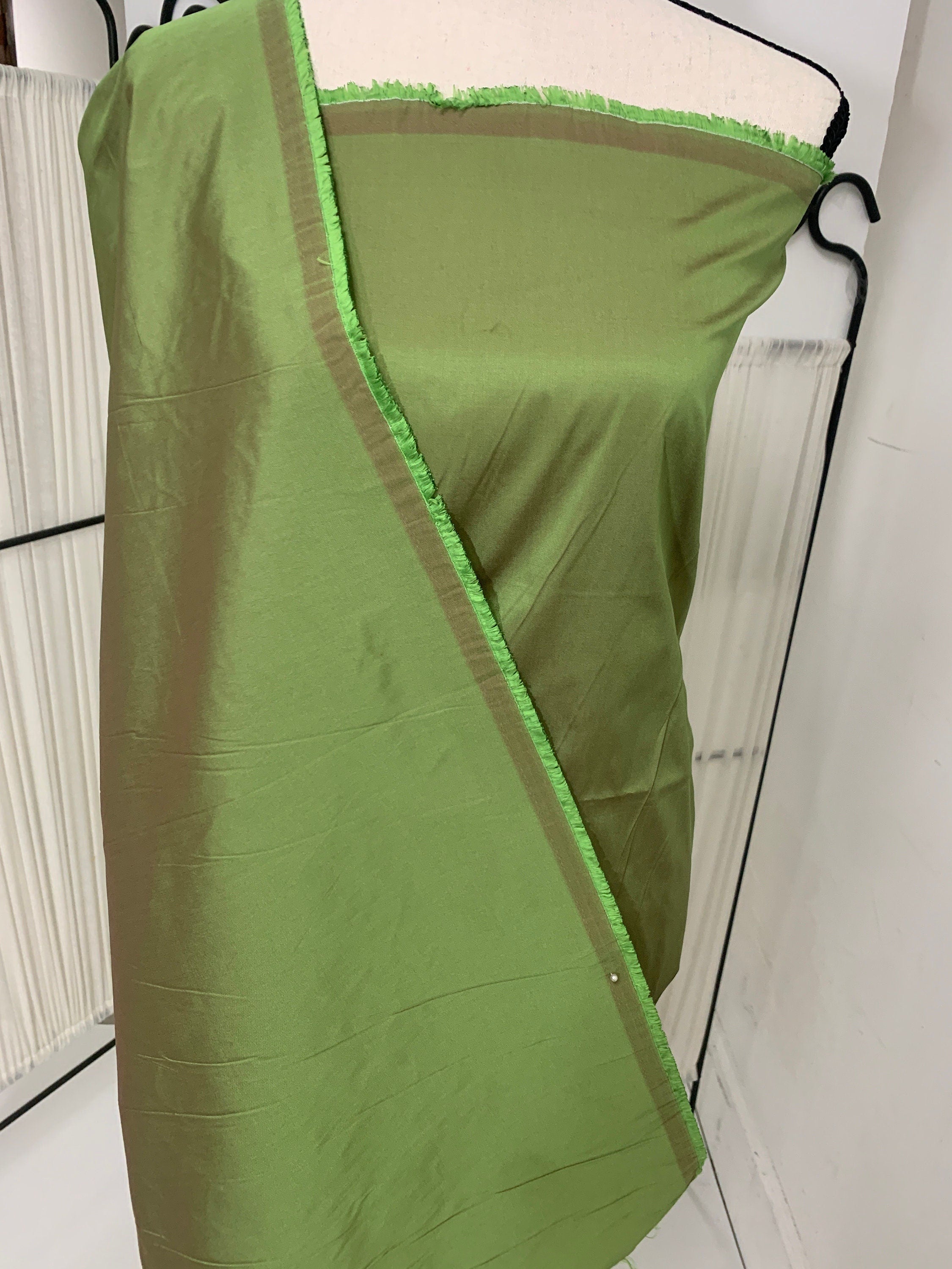 A 2 yards cut Olive Taffeta fabric . Two tone fabric width 58" polyester fabric has a tone of Fuchsia shading. FREE sample. item 115