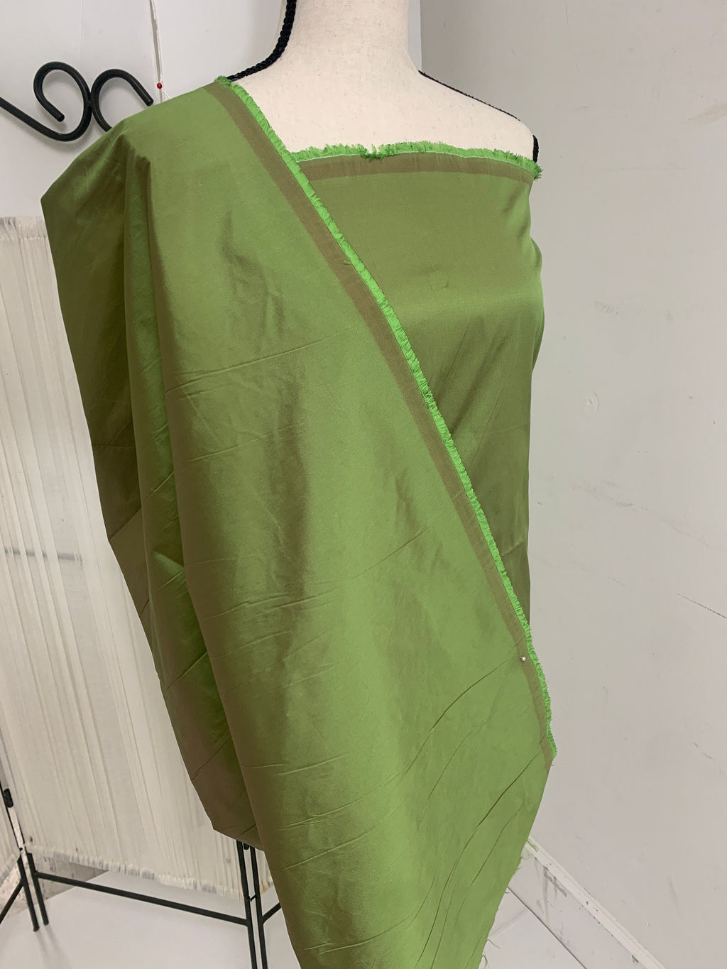 A 2 yards cut Olive Taffeta fabric . Two tone fabric width 58" polyester fabric has a tone of Fuchsia shading. FREE sample. item 115