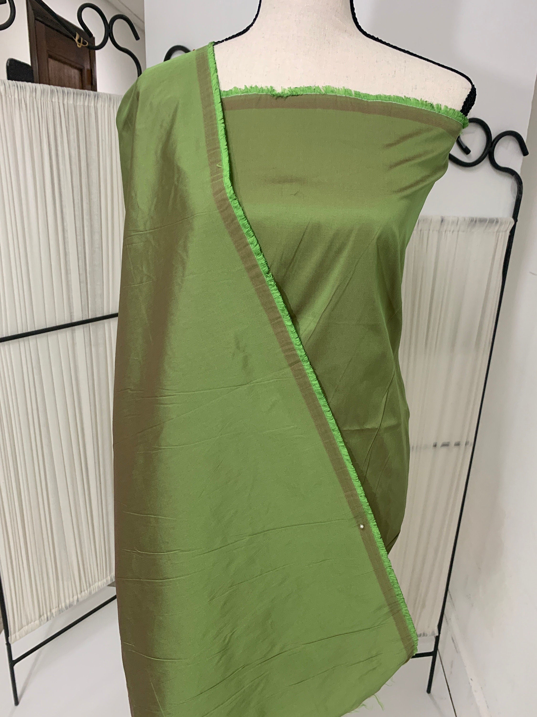 A 2 yards cut Olive Taffeta fabric . Two tone fabric width 58" polyester fabric has a tone of Fuchsia shading. FREE sample. item 115
