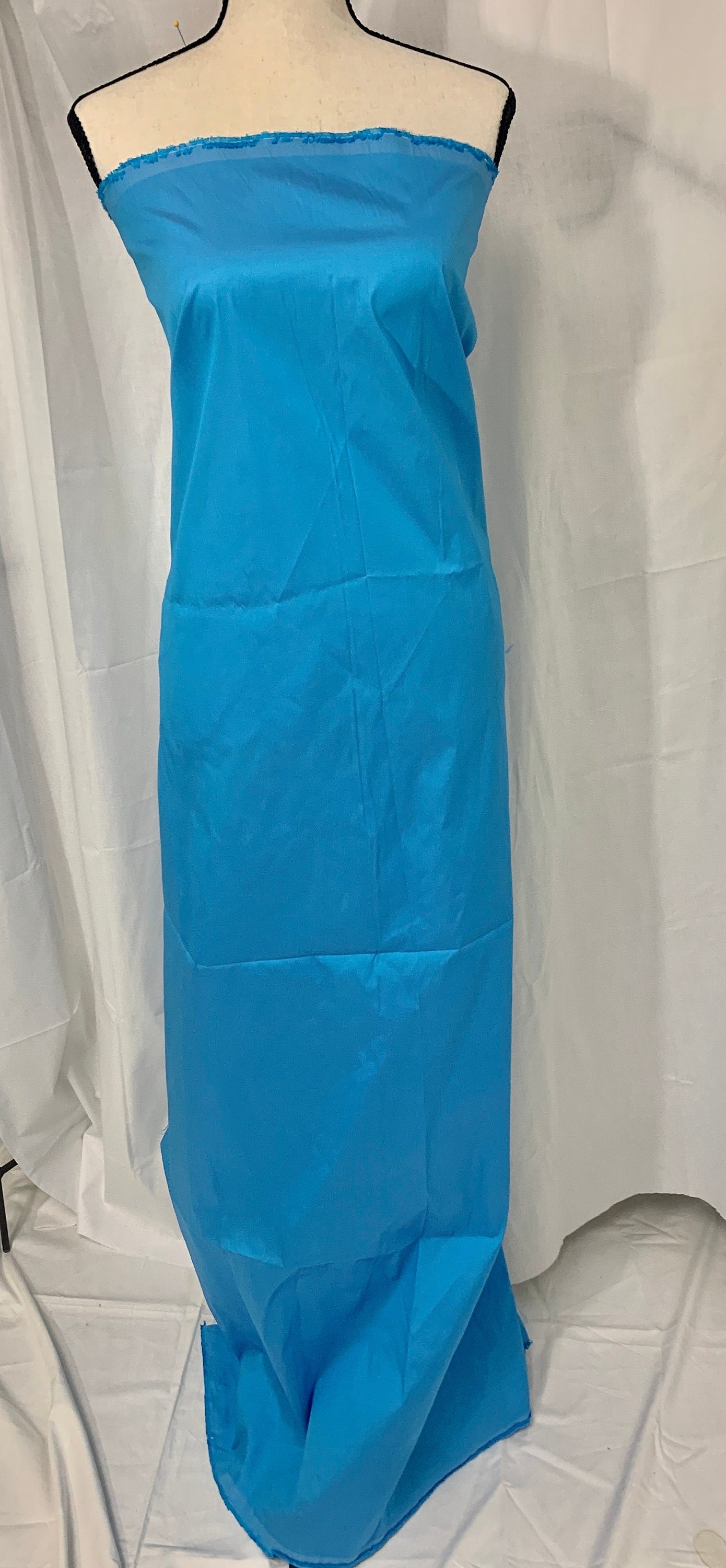 A 2 yards cut Taffeta fabric color turquoise. width 58" polyester. sell by 2 yards increment continuous.