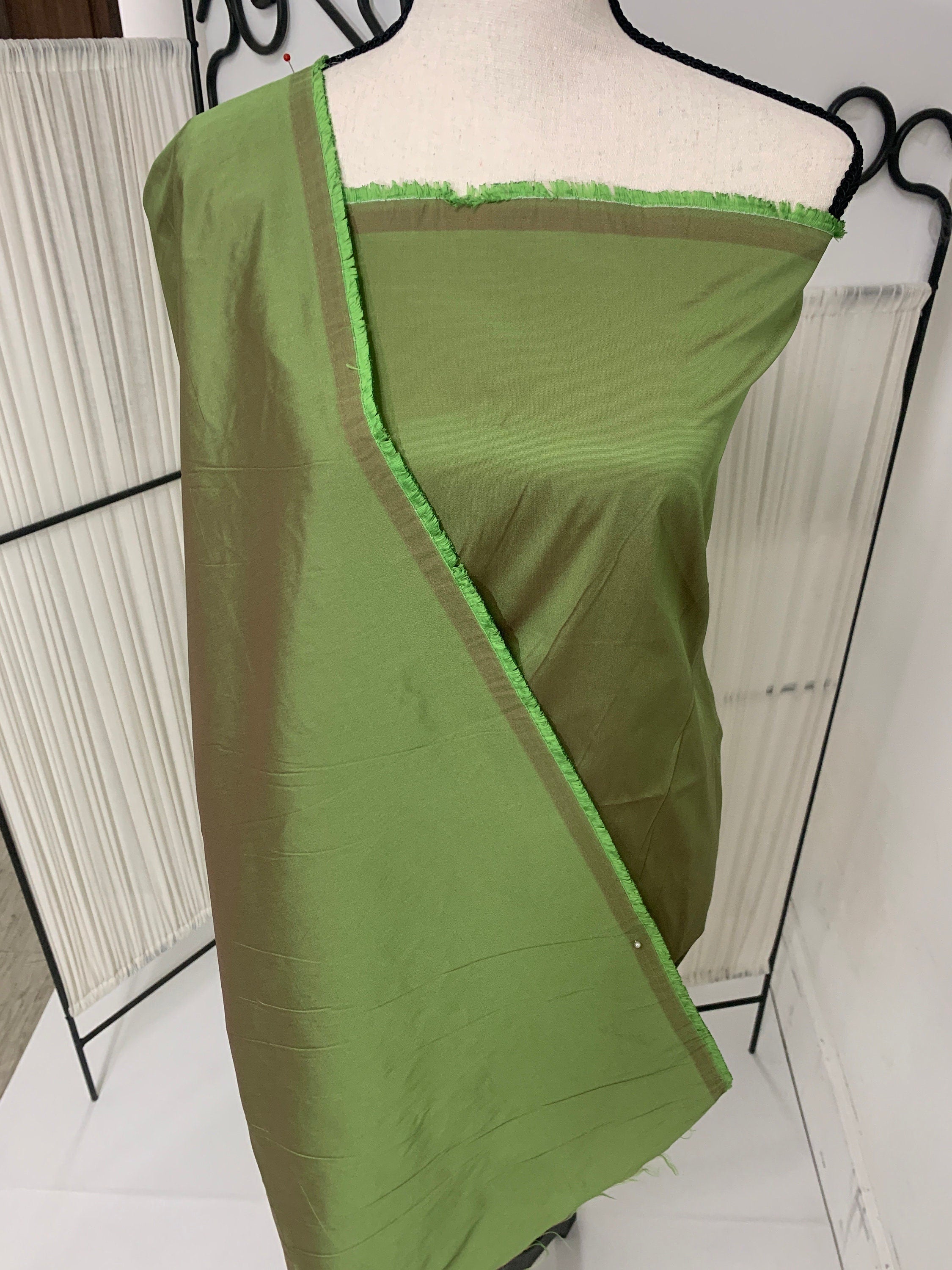 A 2 yards cut Olive Taffeta fabric . Two tone fabric width 58" polyester fabric has a tone of Fuchsia shading. FREE sample. item 115