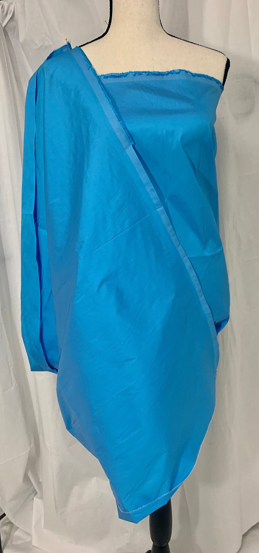 A 2 yards cut Taffeta fabric color turquoise. width 58" polyester. sell by 2 yards increment continuous.