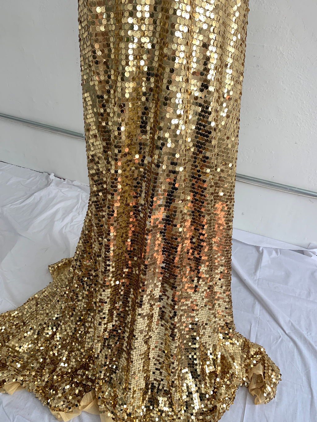 A piece 5 yards cut sequence gold color