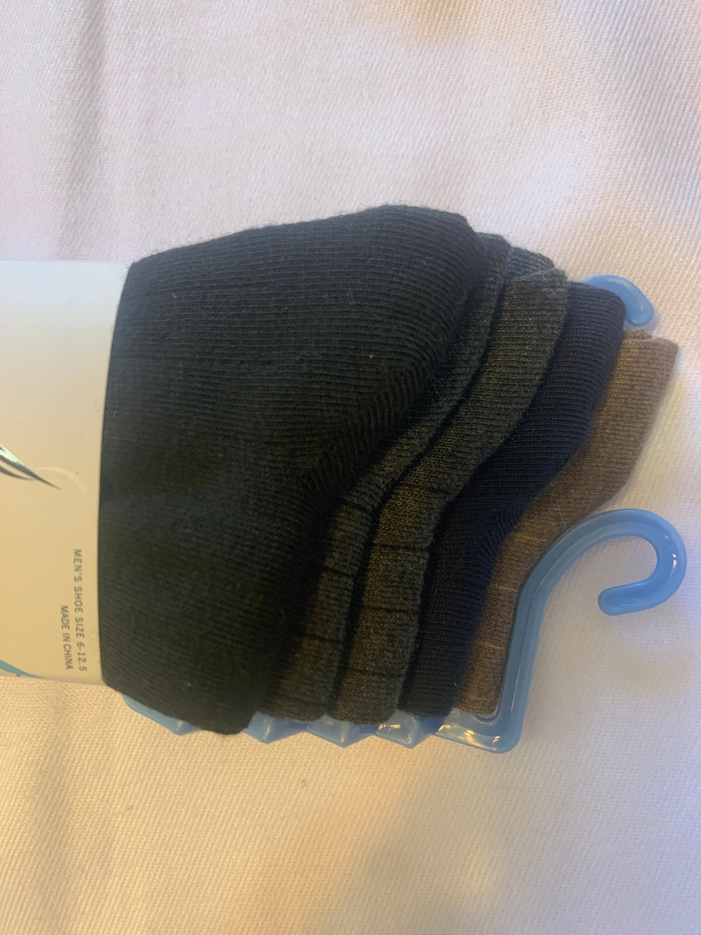 5 pair men crew socks. new Nautica brand, assorted colors size 6-12.5