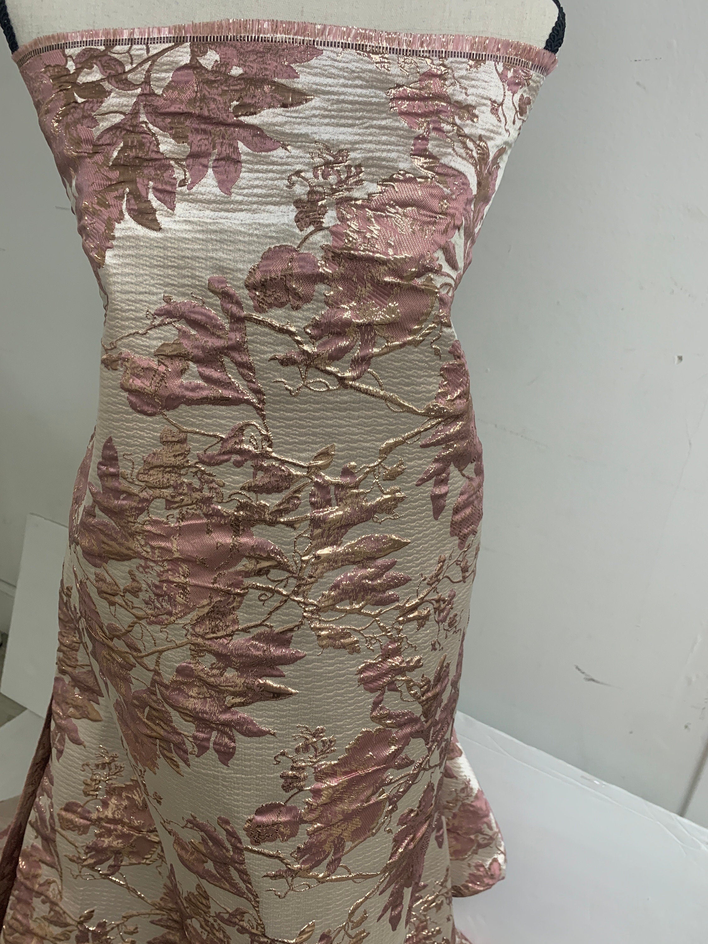 5 yards Mauve floral metalic Brocade fabric. color Mauve gold width 56"