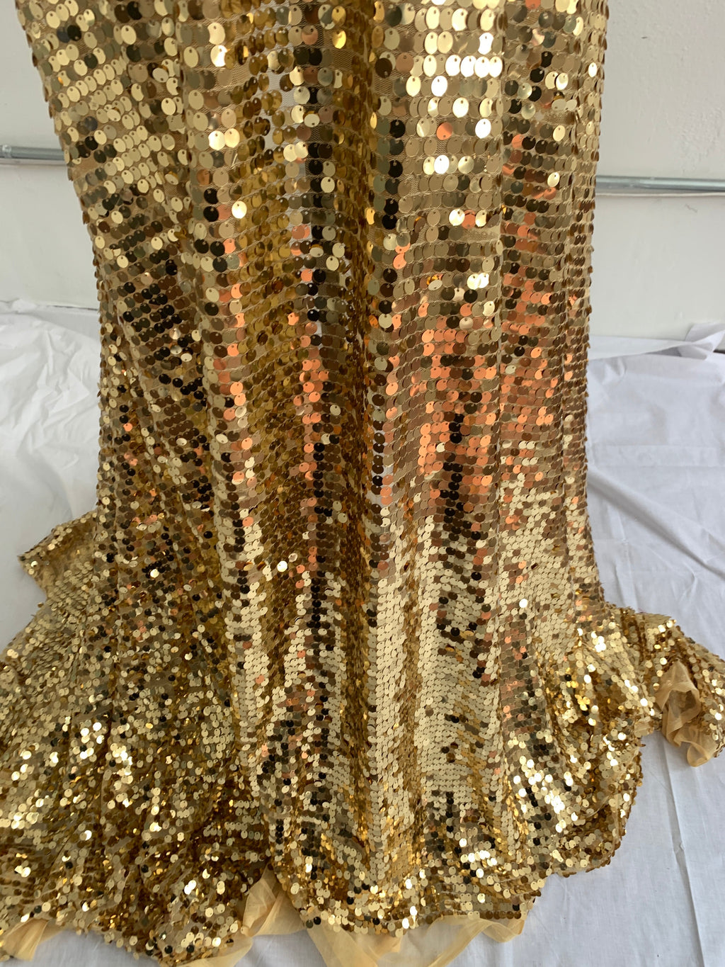 A piece 5 yards cut sequence gold color