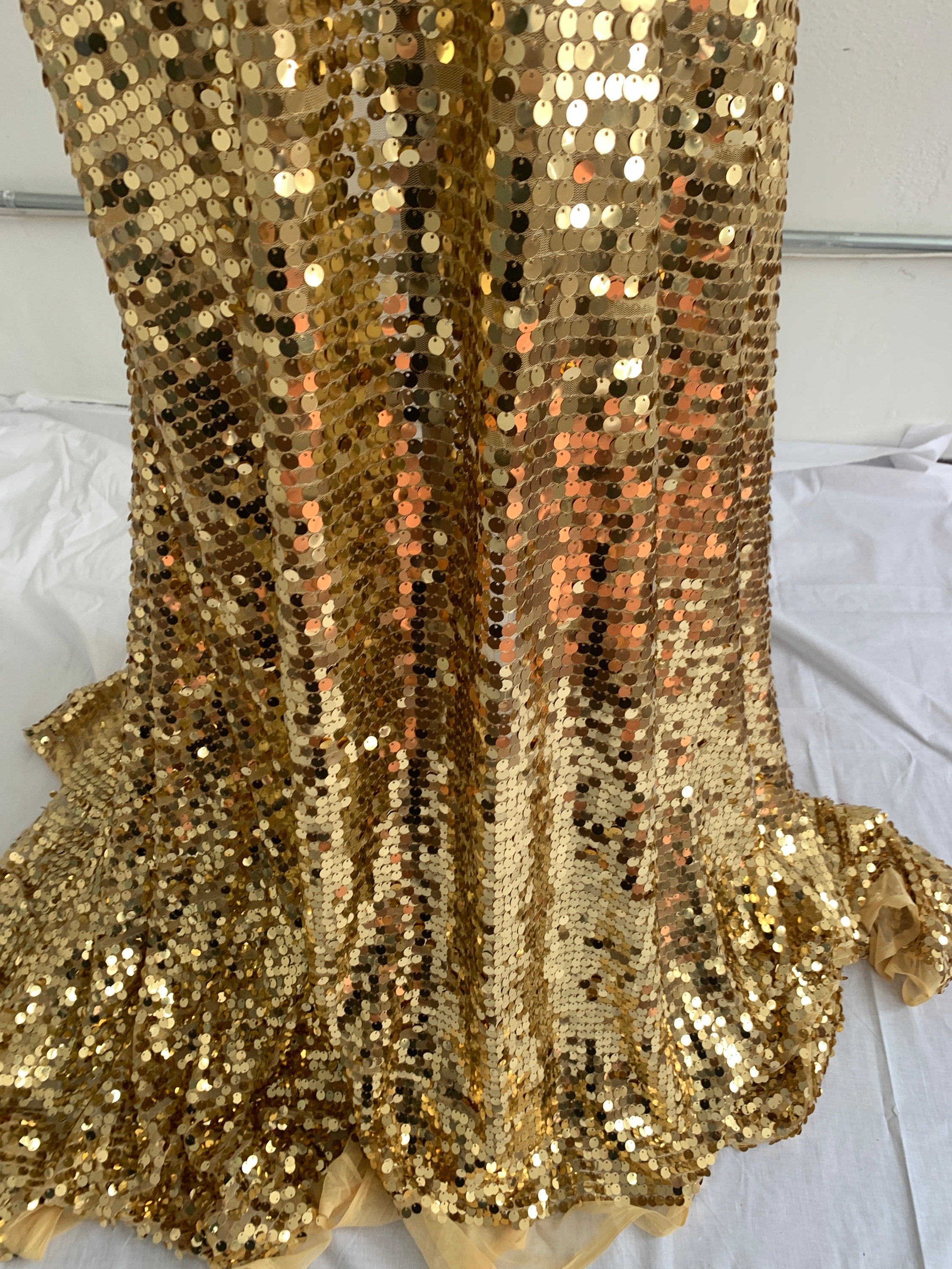 A piece 5 yards cut sequence gold color
