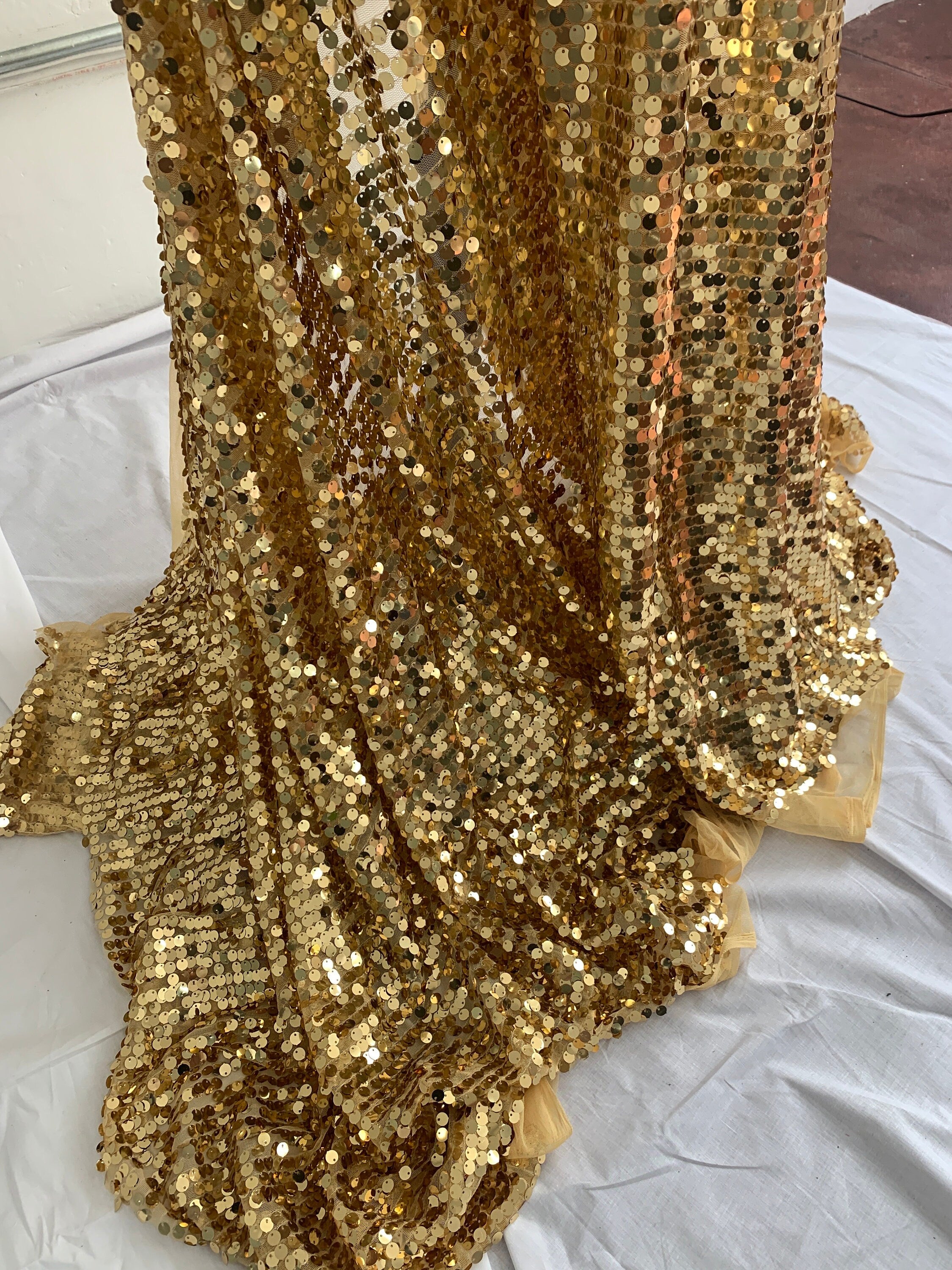 A piece 5 yards cut sequence gold color