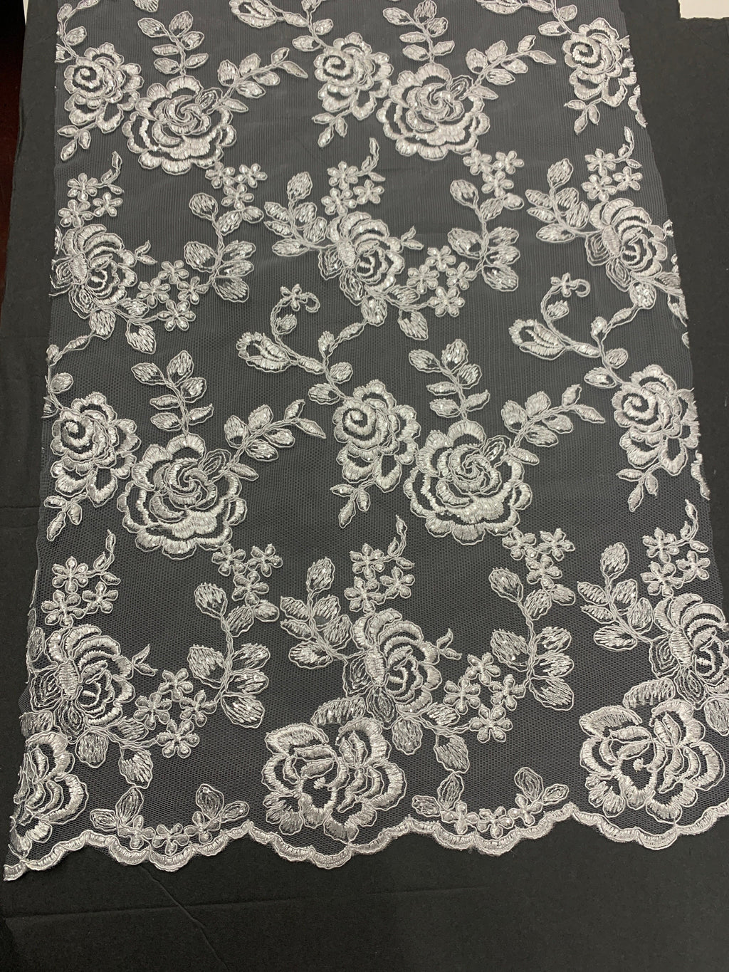 White Bridal Lace 3 yards cut, design 4010-2 width 49 inches. tela de encaje de color blanco