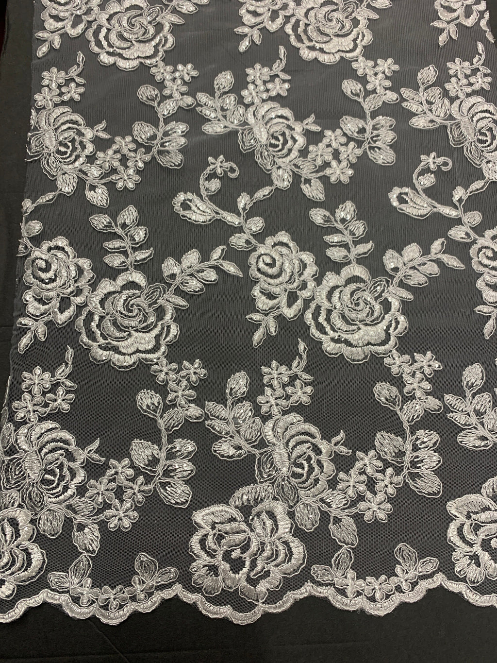 White Bridal Lace 3 yards cut, design 4010-2 width 49 inches. tela de encaje de color blanco