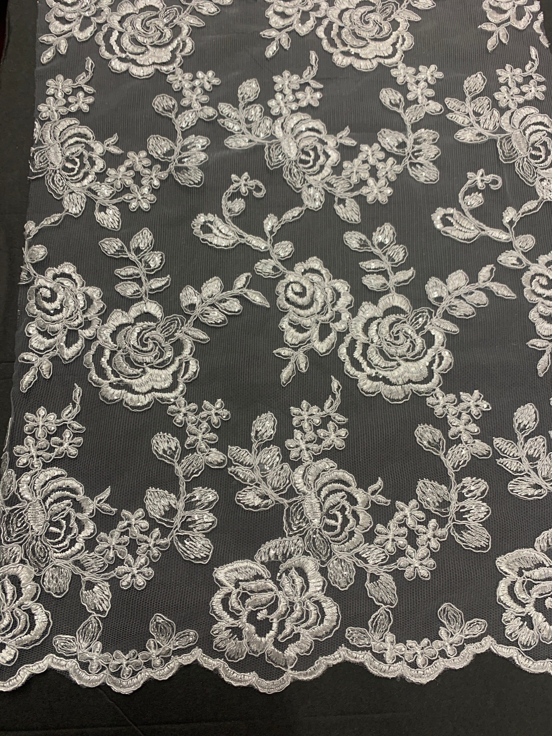 White Bridal Lace 3 yards cut, design 4010-2 width 49 inches. tela de encaje de color blanco