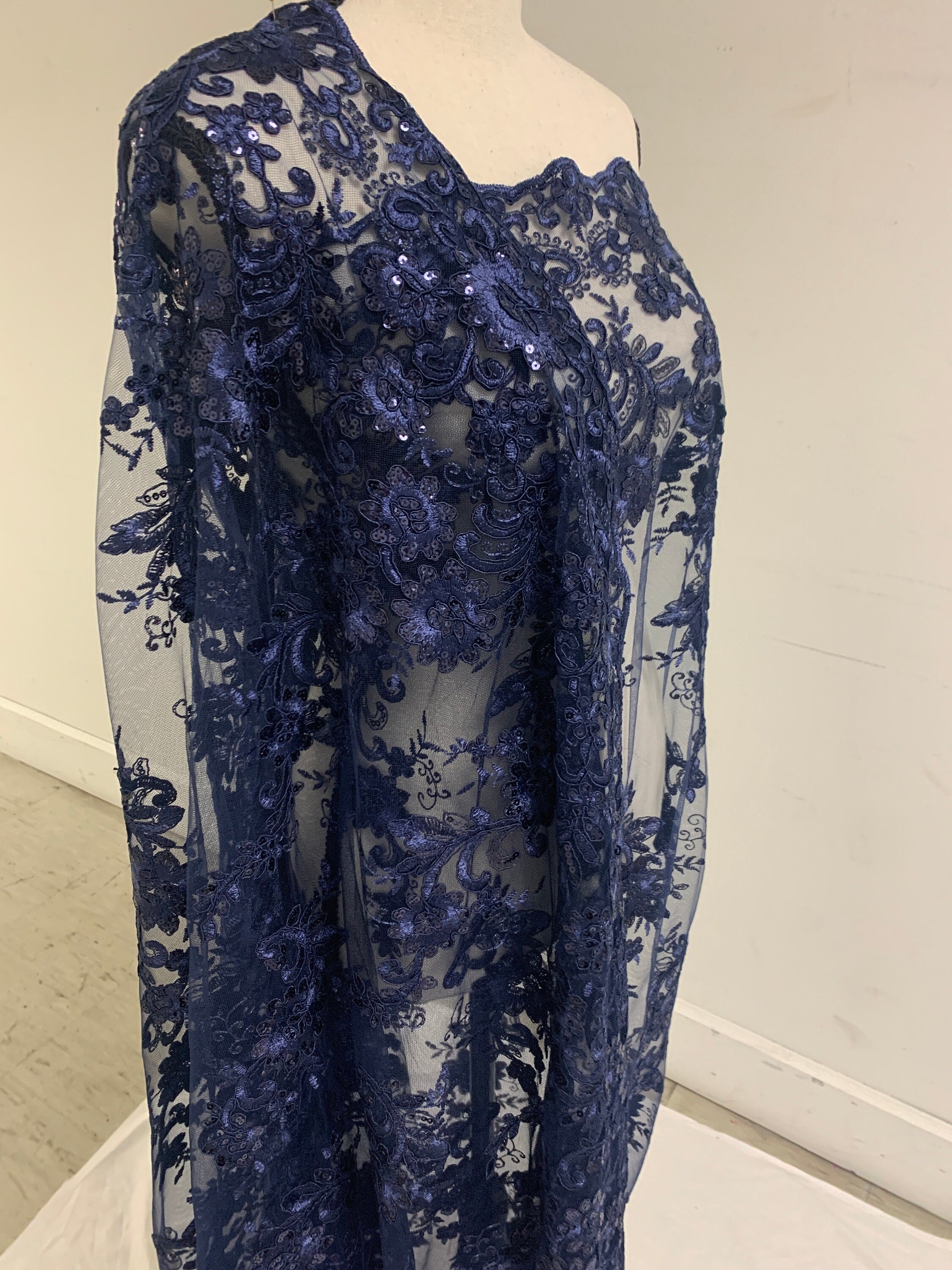 3 yards cut Lace color Navy. Double scalloped sequence embroidered width 49/50 inches. condition New. sell by yard. Design Eu 230325 016 BNG