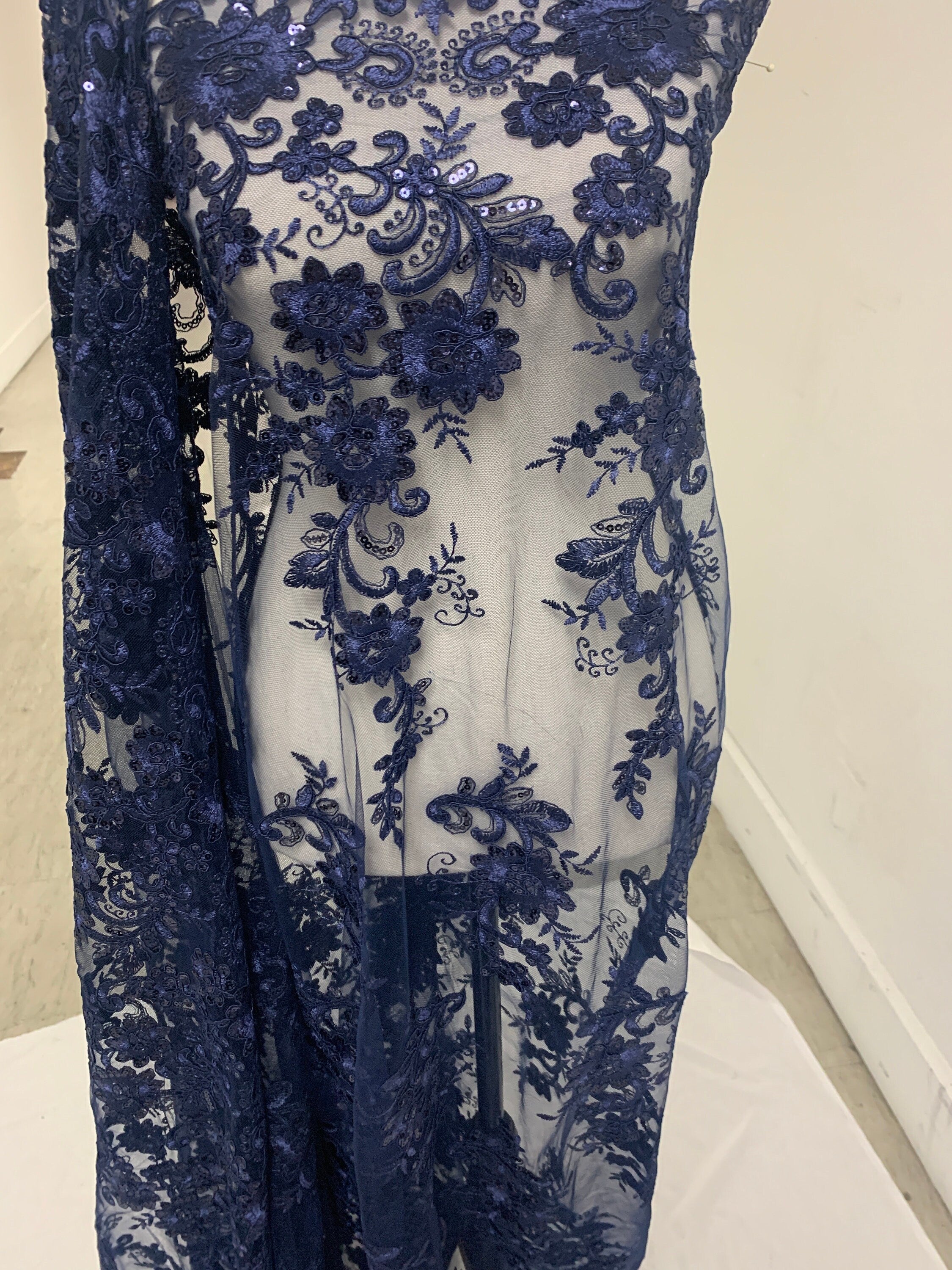 3 yards cut Lace color Navy. Double scalloped sequence embroidered width 49/50 inches. condition New. sell by yard. Design Eu 230325 016 BNG