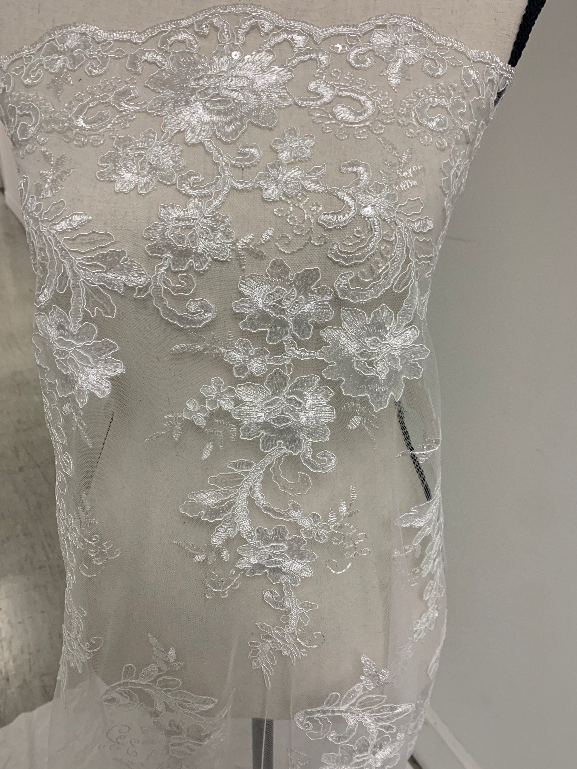 3 yards cut Lace color White . Double scalloped sequence embroidered width 49/50 inches. sell by yard. Eu 230325 BNG. tela encaje blanco