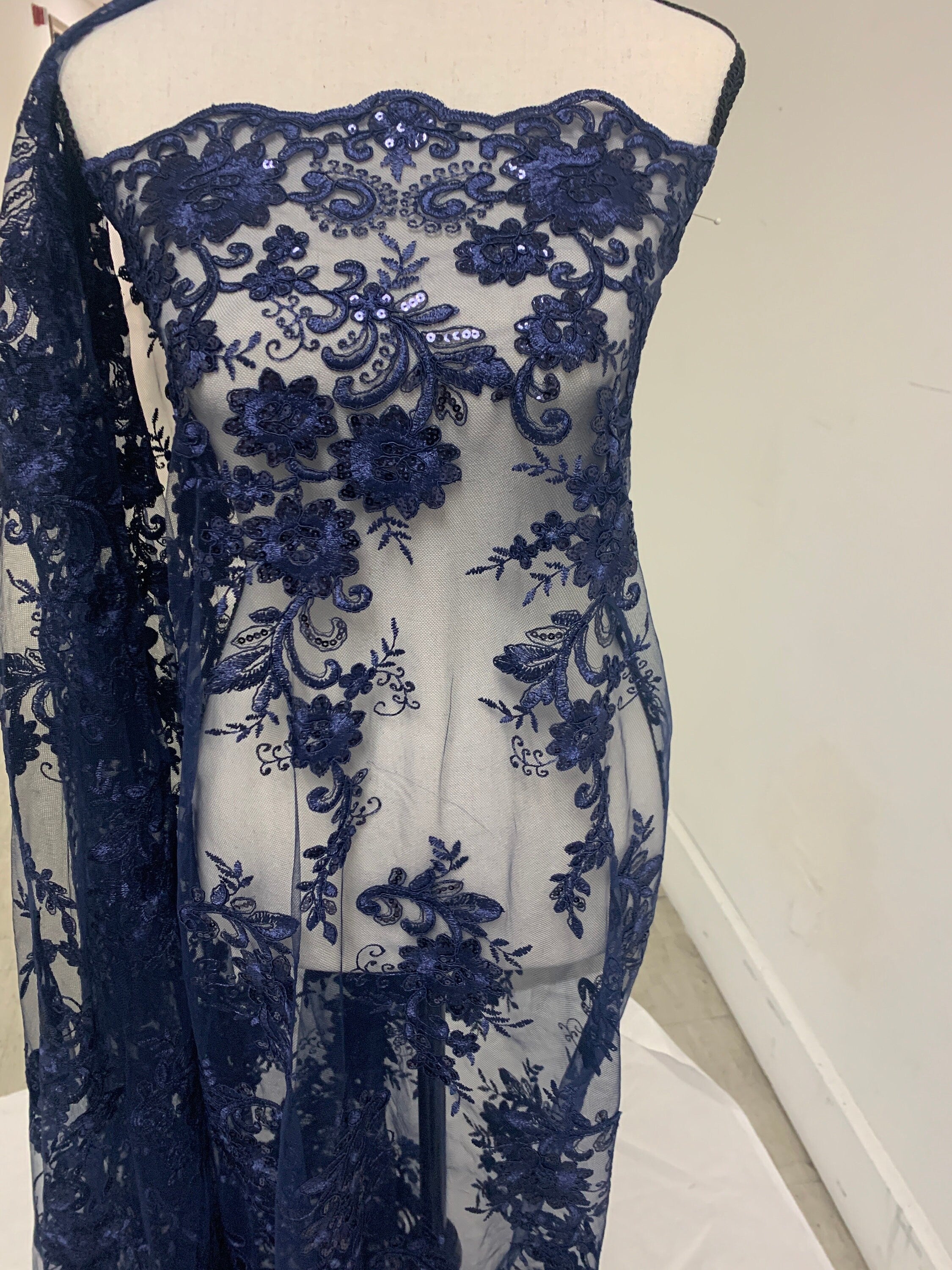 3 yards cut Lace color Navy. Double scalloped sequence embroidered width 49/50 inches. condition New. sell by yard. Design Eu 230325 016 BNG