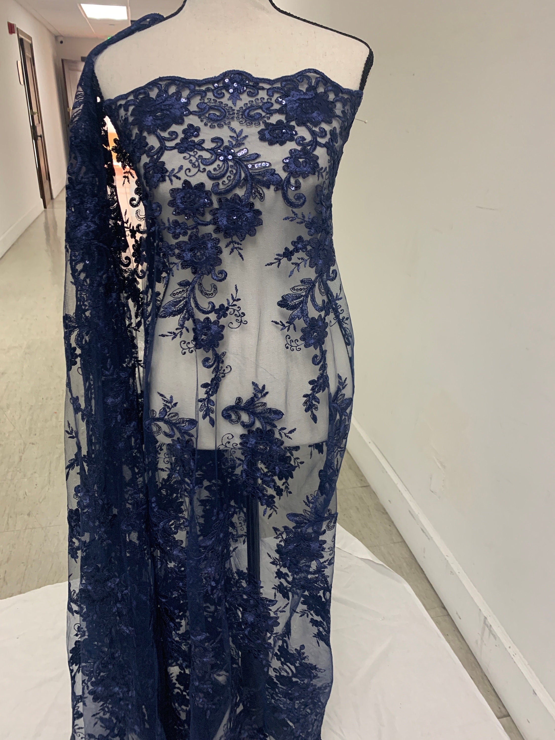 3 yards cut Lace color Navy. Double scalloped sequence embroidered width 49/50 inches. condition New. sell by yard. Design Eu 230325 016 BNG