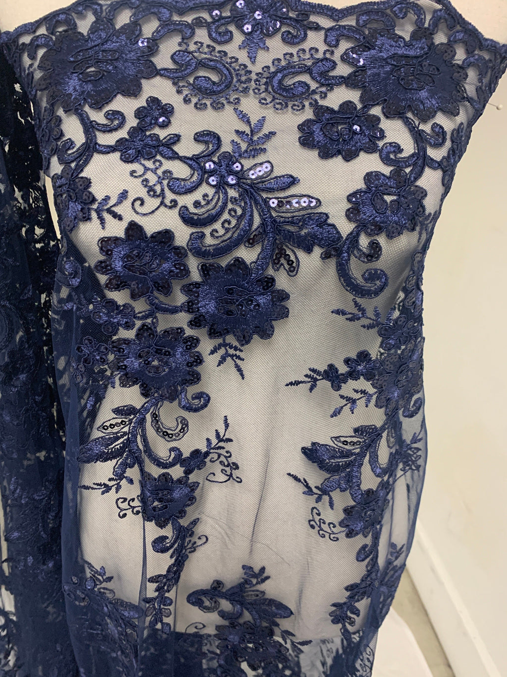 3 yards cut Lace color Navy. Double scalloped sequence embroidered width 49/50 inches. condition New. sell by yard. Design Eu 230325 016 BNG