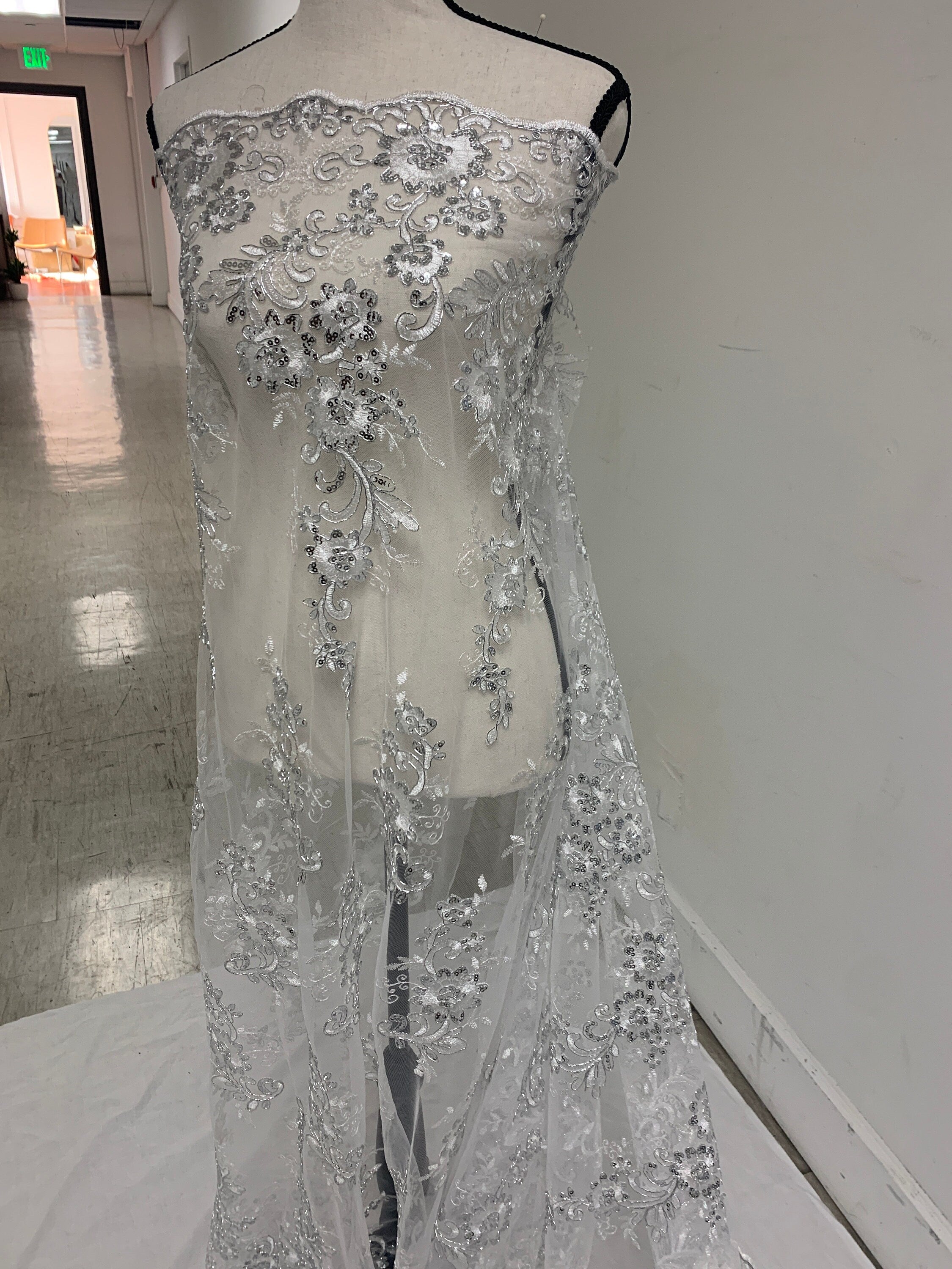 3 yards cut Lace color Silver. Double scalloped sequence embroidered width 49/50 inches. condition New. sell by yard. Des: Eu 230325 016 BNG