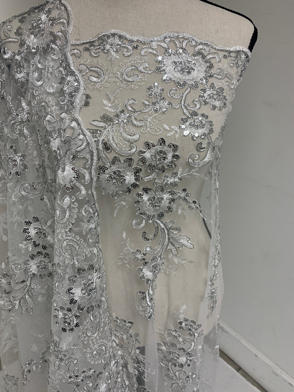 3 yards cut Lace color Silver. Double scalloped sequence embroidered width 49/50 inches. condition New. sell by yard. Des: Eu 230325 016 BNG