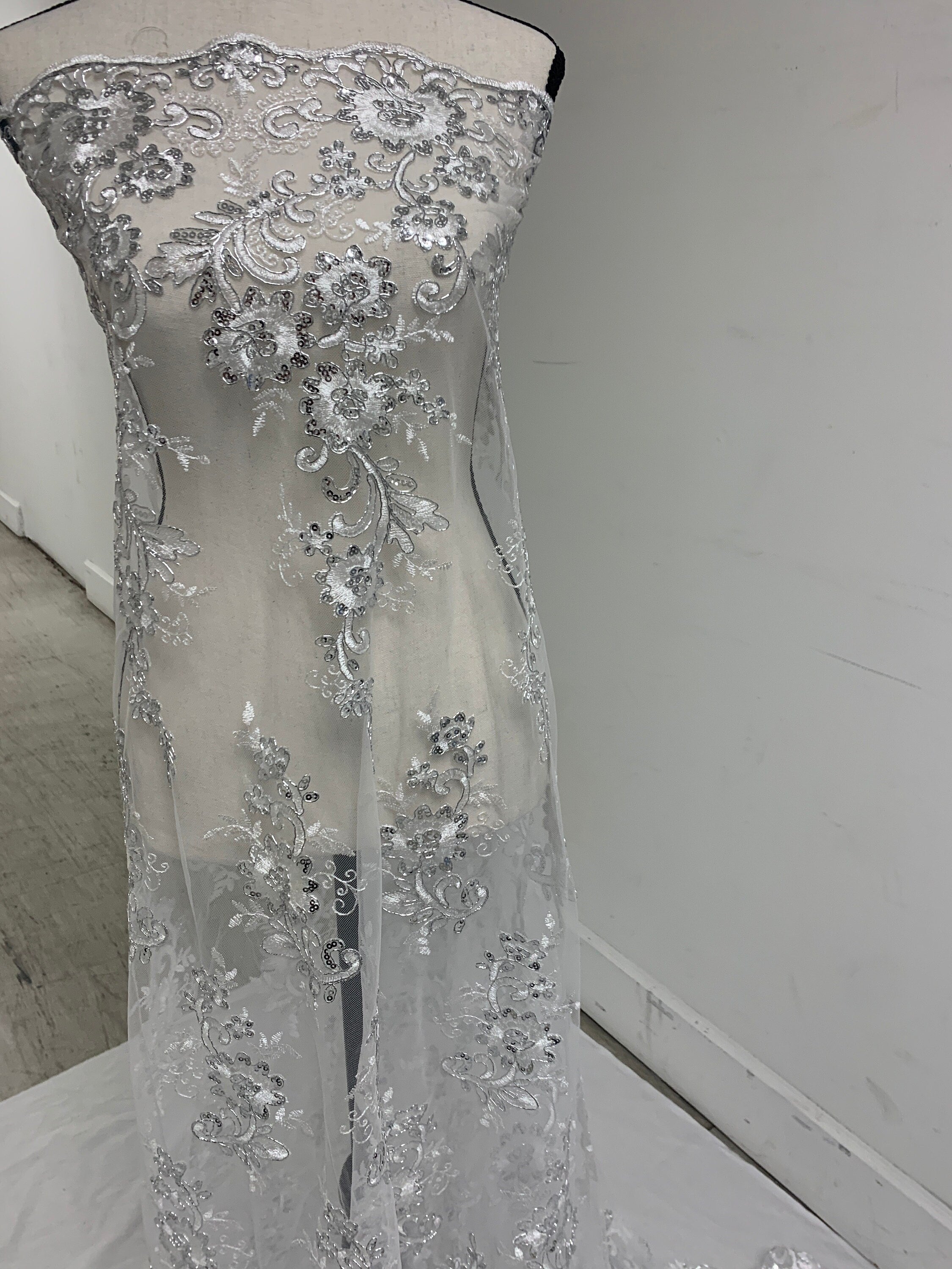 3 yards cut Lace color Silver. Double scalloped sequence embroidered width 49/50 inches. condition New. sell by yard. Des: Eu 230325 016 BNG