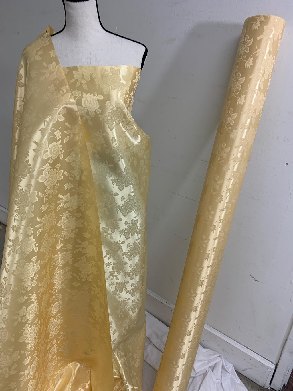 A 2 yards Gold color Satin jacquard fabric width 58/60" sell by 2 yard and cut continuous.