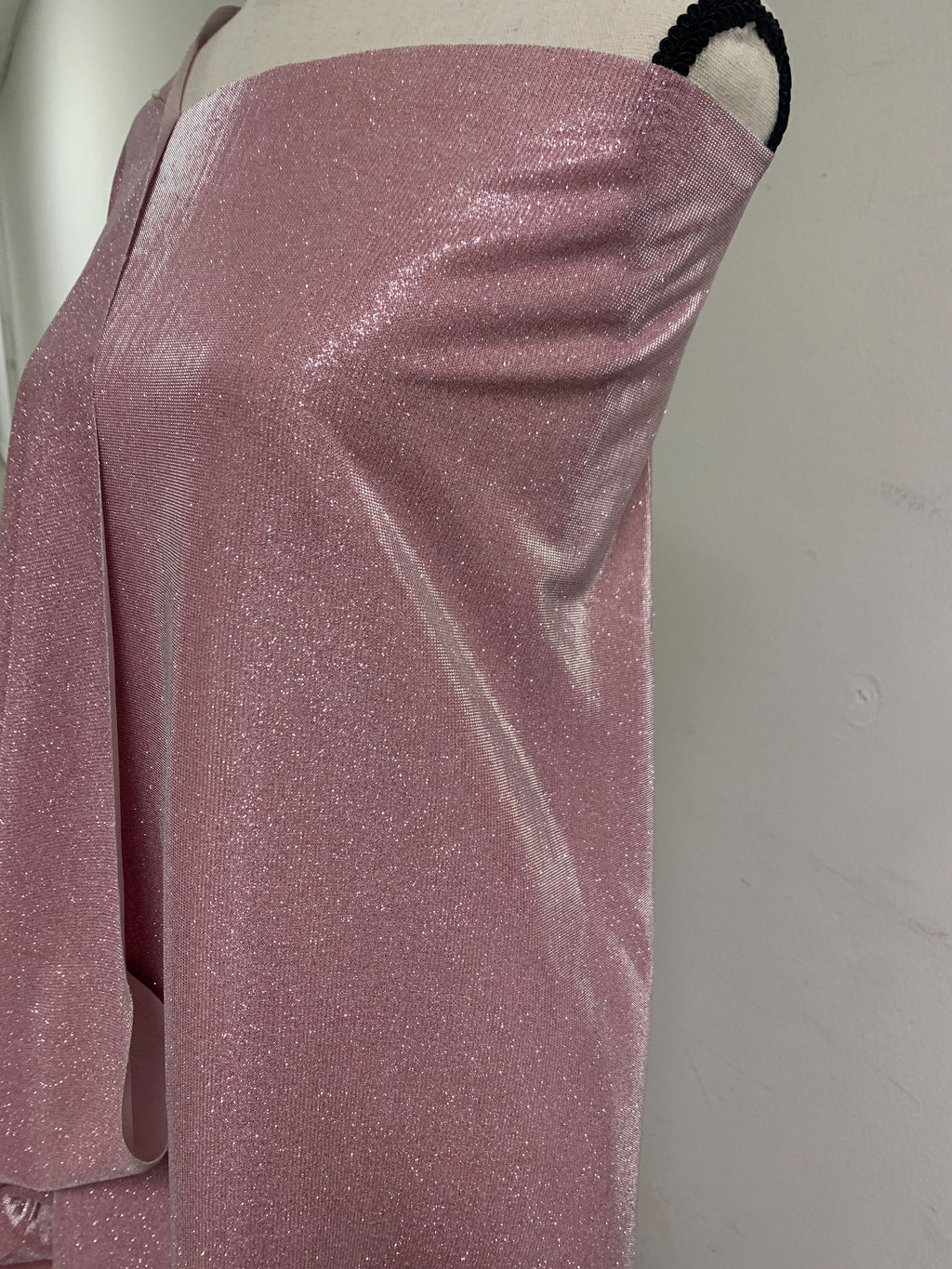 A 3 yards cut Gliter Knit color Pink 39.