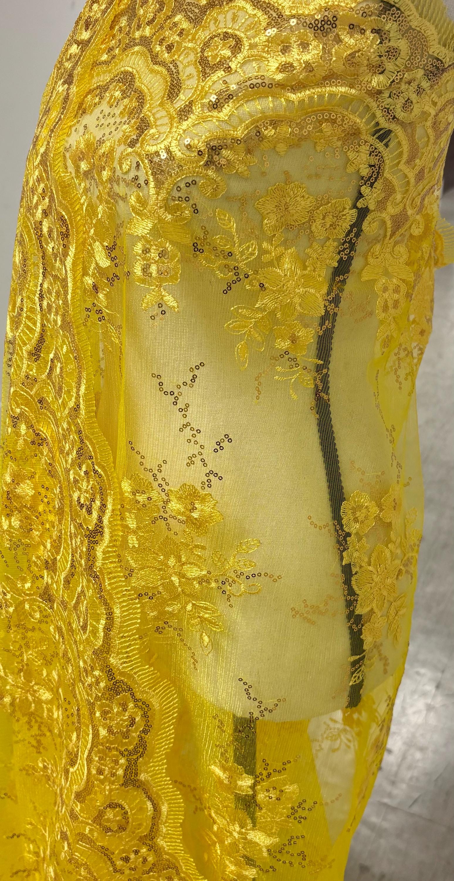 A 2 yards cut Lace color Yellow. Double scalloped sequence embroidered width 49/50 inches. condition. sell by 2 yards cut continues. KMS2