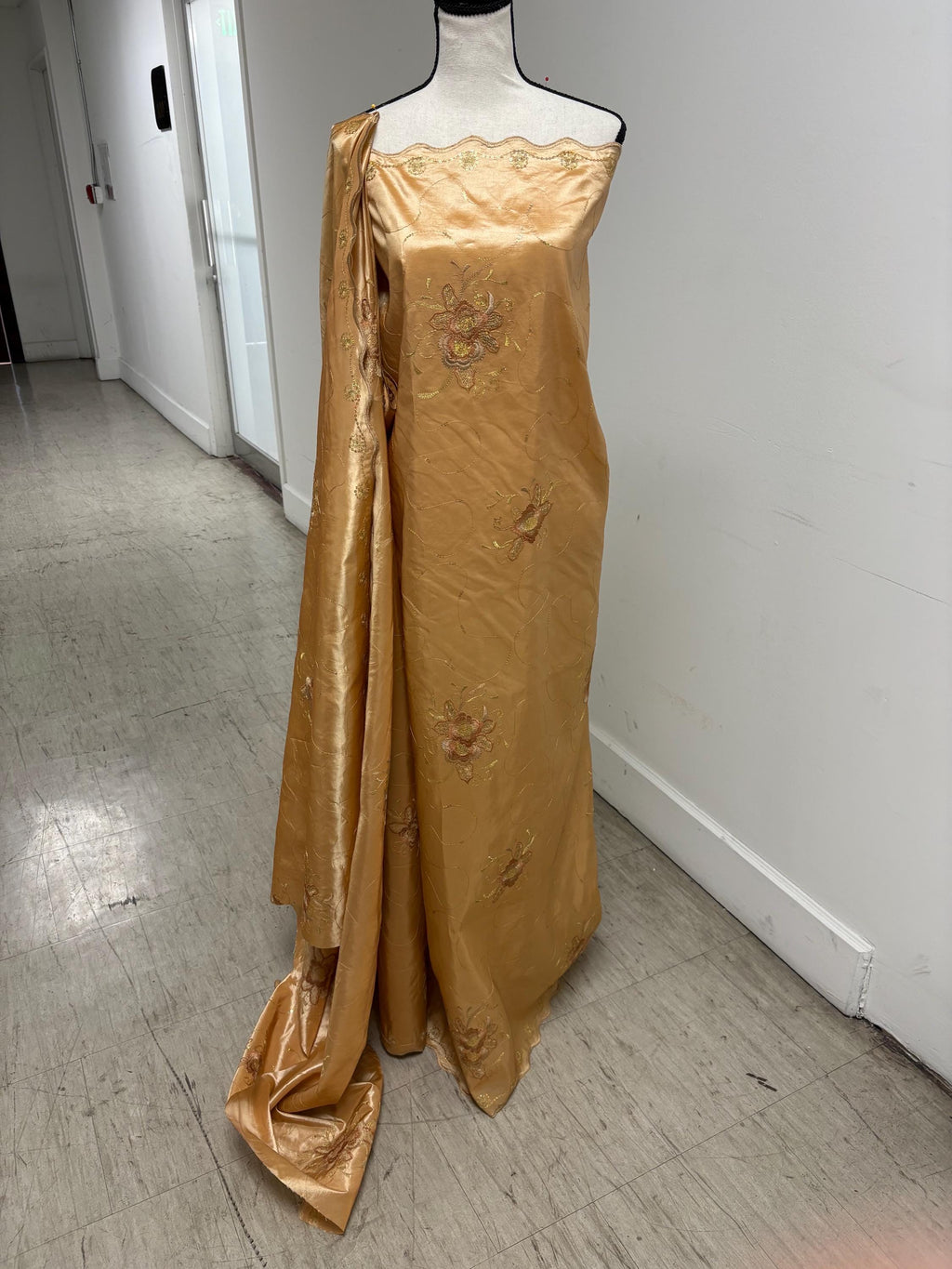 Embroidery sequins Taffeta Fabric Design Bouquet , A Two yards cut fabric color Gold width 54". sell by 2 yards increment continues.