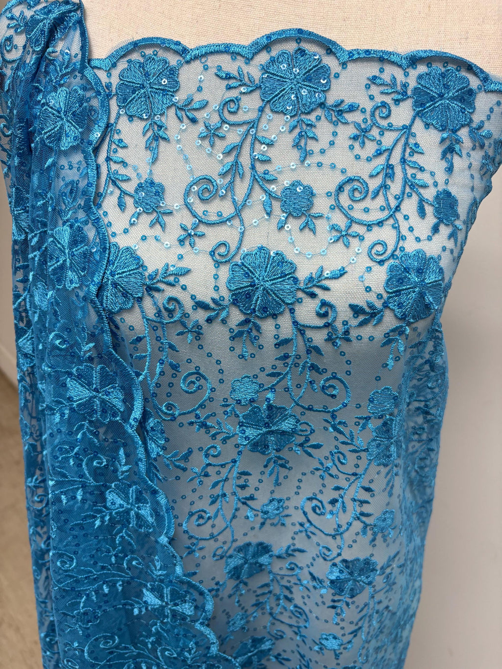 Lace color Turquoise design: , Double scalloped sequins Embroidery width 49/50"