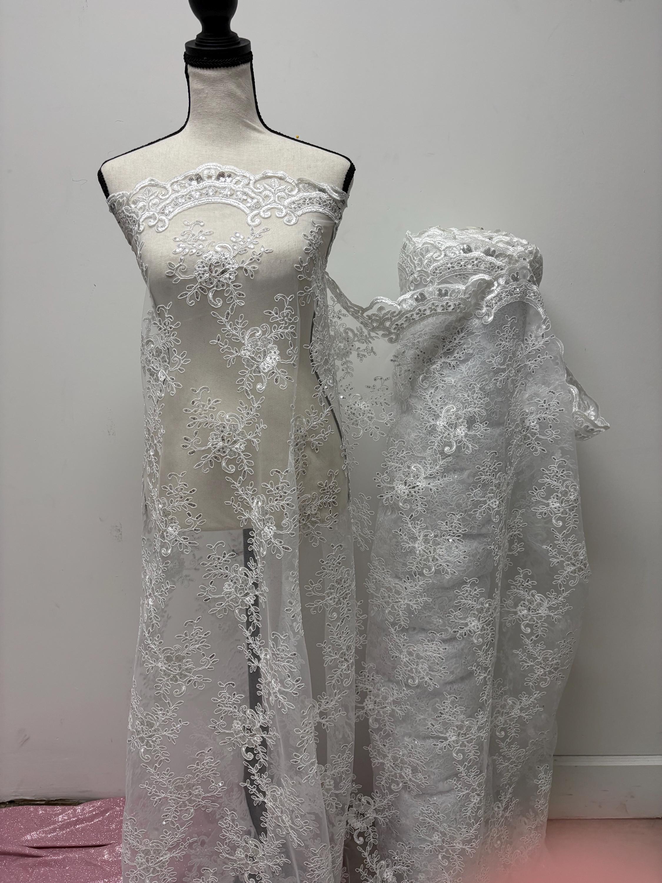Bridal Lace White color, sequins, embroidery double scalloped edges. Width 49/50". tela de encaje de color blanco
