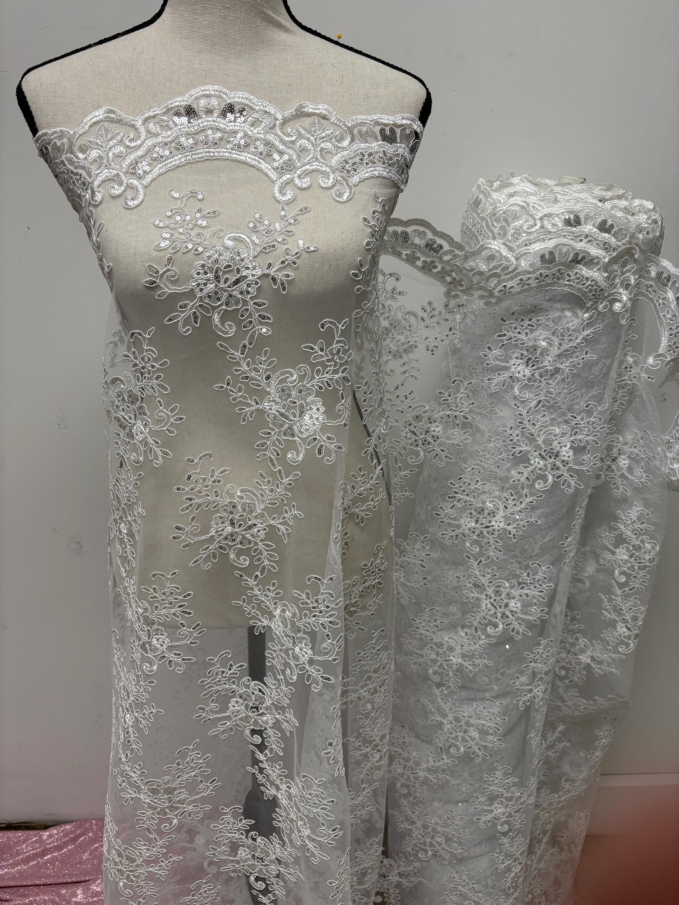 Bridal Lace White color, sequins, embroidery double scalloped edges. Width 49/50". tela de encaje de color blanco
