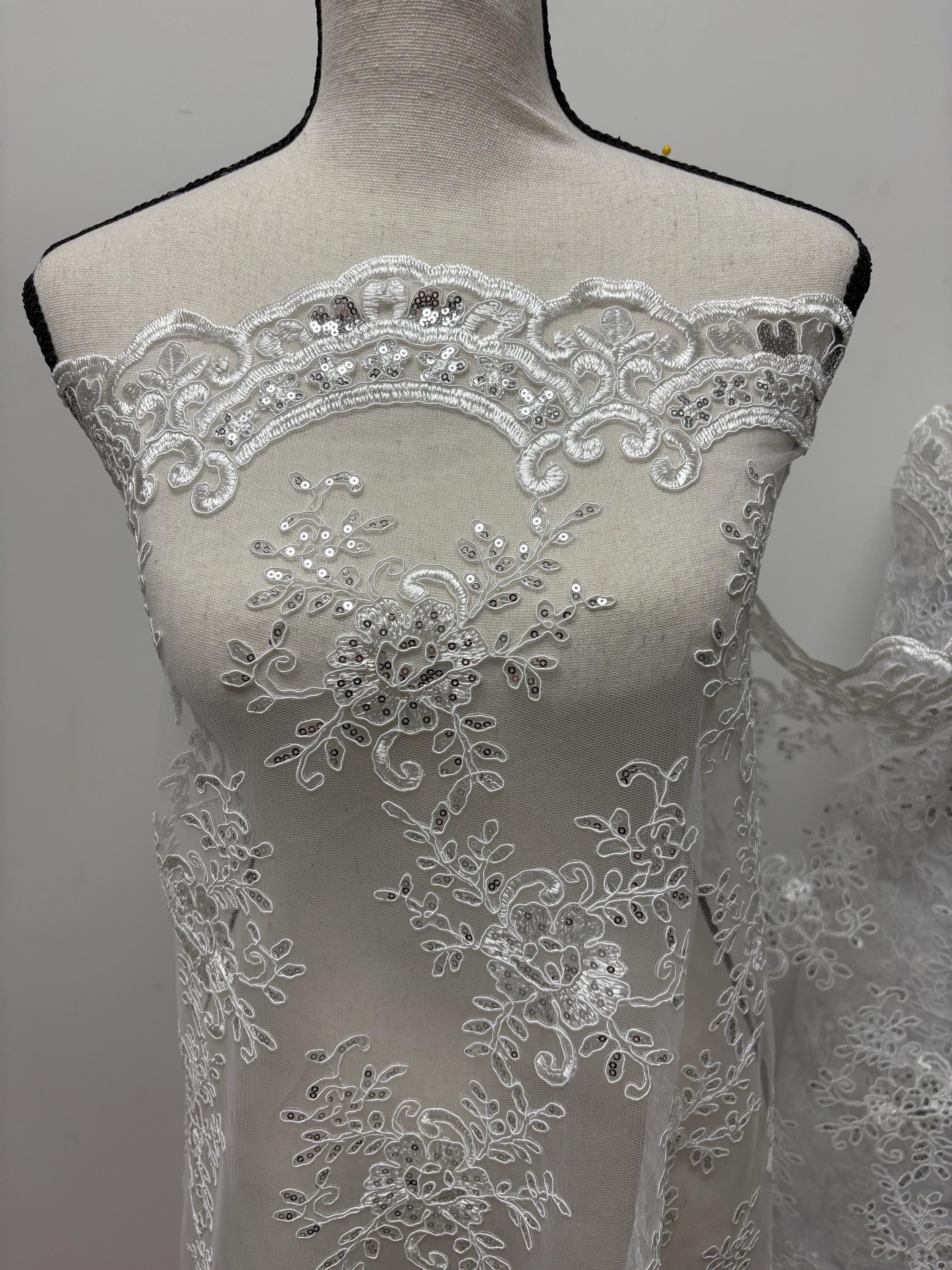 Bridal Lace White color, sequins, embroidery double scalloped edges. Width 49/50". tela de encaje de color blanco