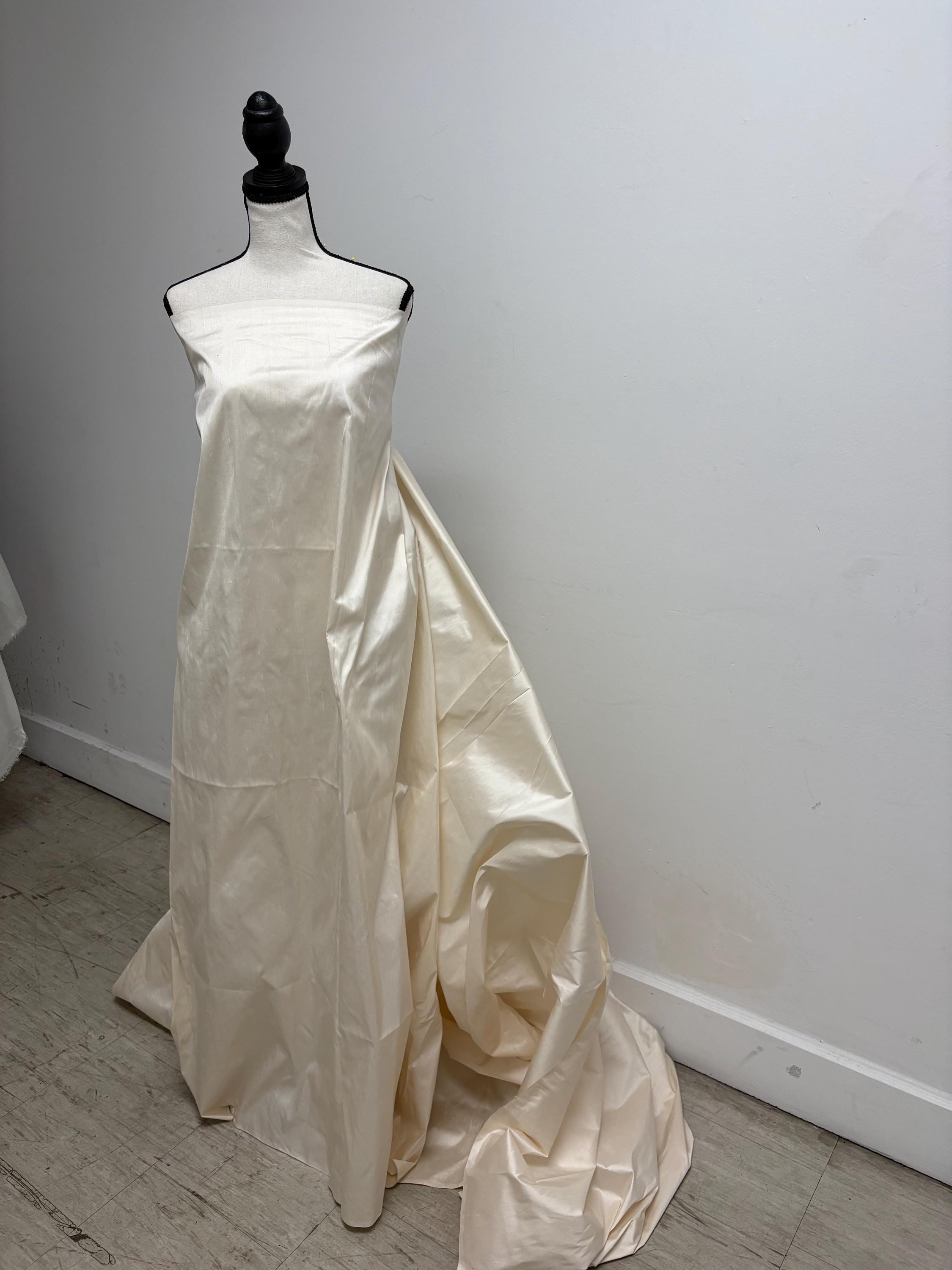 100% silk Dupioni Taffeta L. champagne 3.5 yards width 54". Machine made, fabric has slubs. free sample. item # 1197