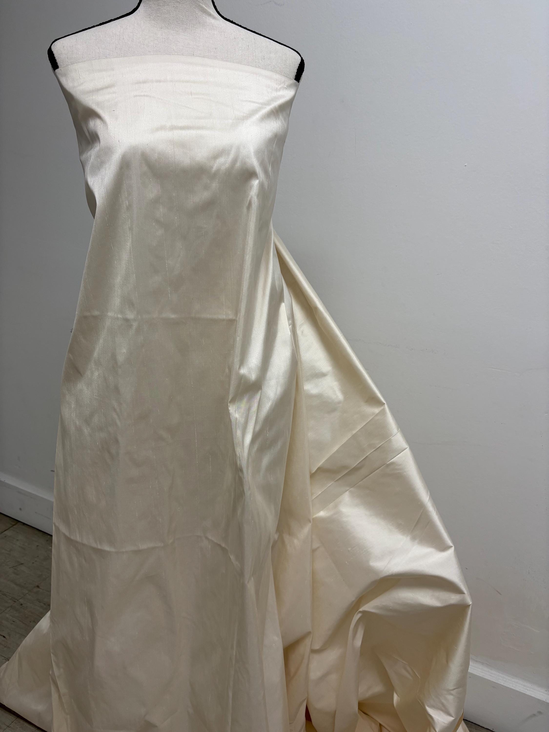 100% silk Dupioni Taffeta L. champagne 3.5 yards width 54". Machine made, fabric has slubs. free sample. item # 1197