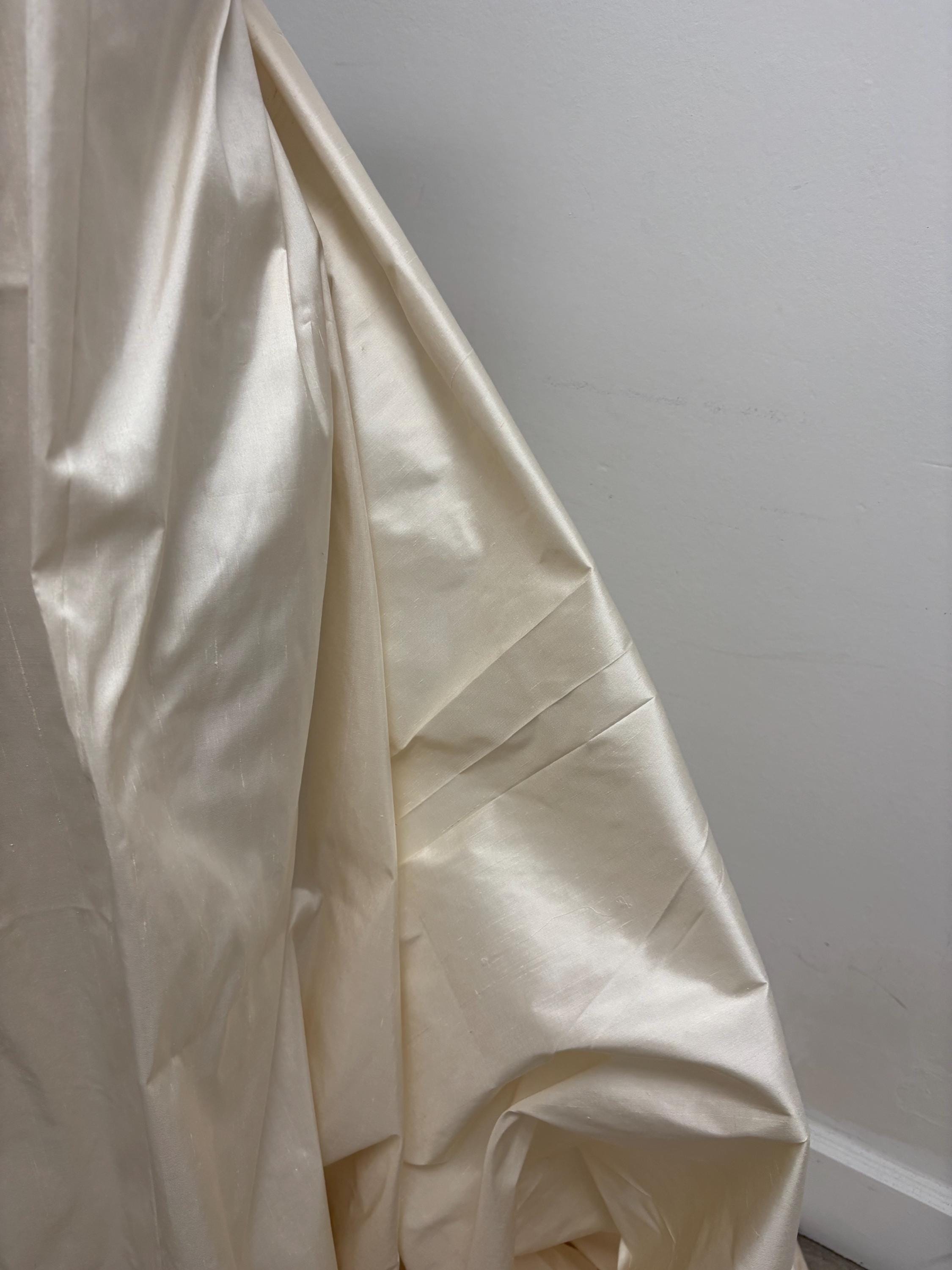 100% silk Dupioni Taffeta L. champagne 3.5 yards width 54". Machine made, fabric has slubs. free sample. item # 1197