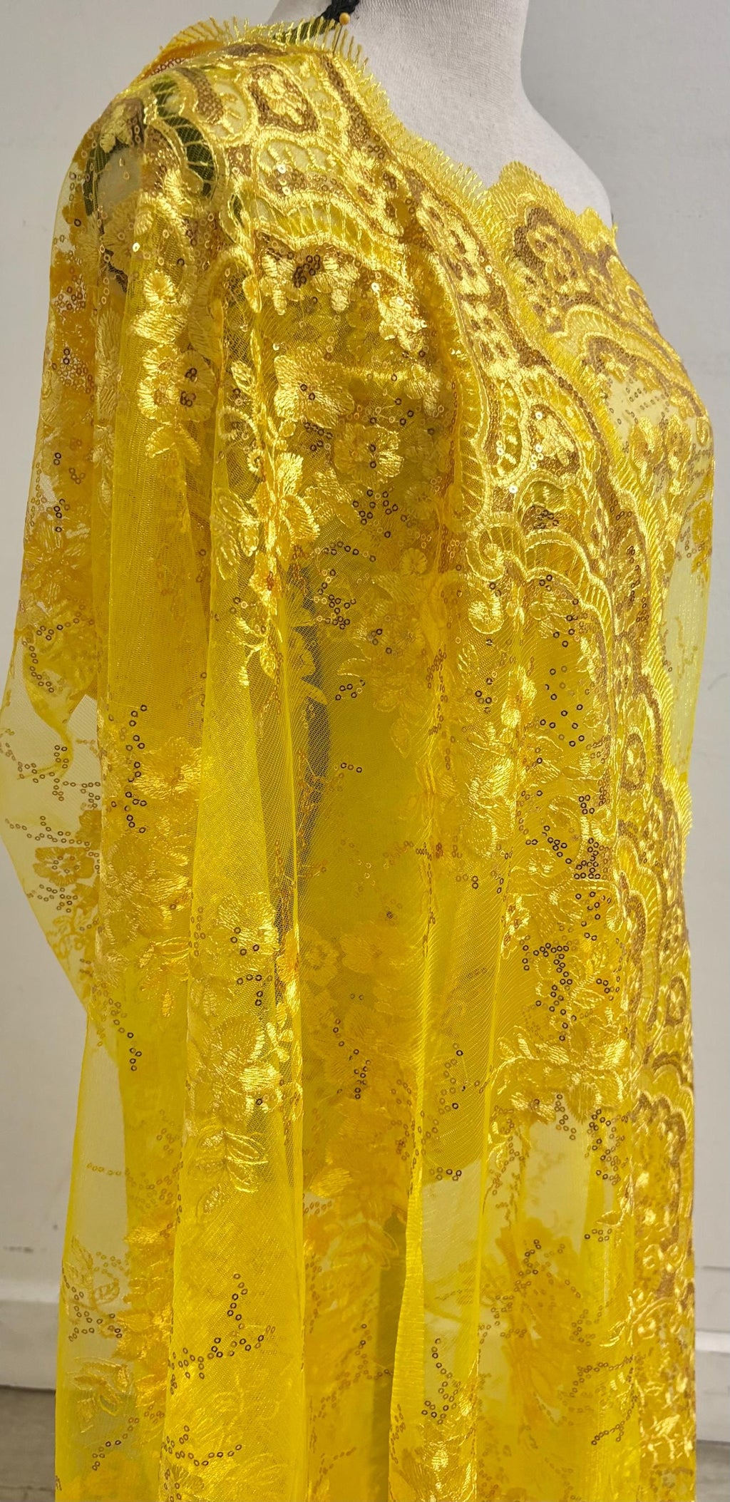 A 2 yards cut Lace color Yellow. Double scalloped sequence embroidered width 49/50 inches. condition. sell by 2 yards cut continues. KMS2