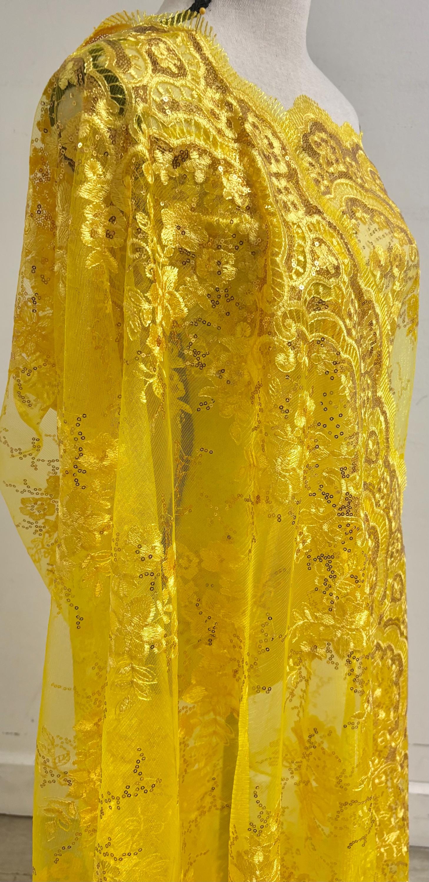 A 2 yards cut Lace color Yellow. Double scalloped sequence embroidered width 49/50 inches. condition. sell by 2 yards cut continues. KMS2