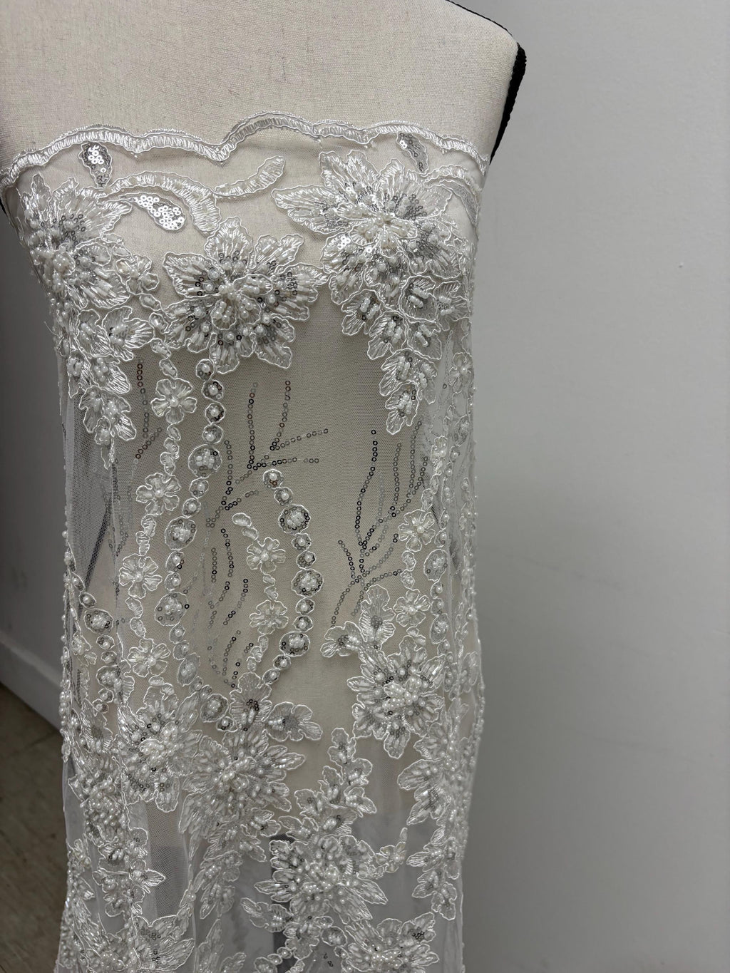 White Beaded lace, Double scalloped Sequence Beaded Embroidery width 49/50" design MH-1802. free sample. tela de encaje de color blanco