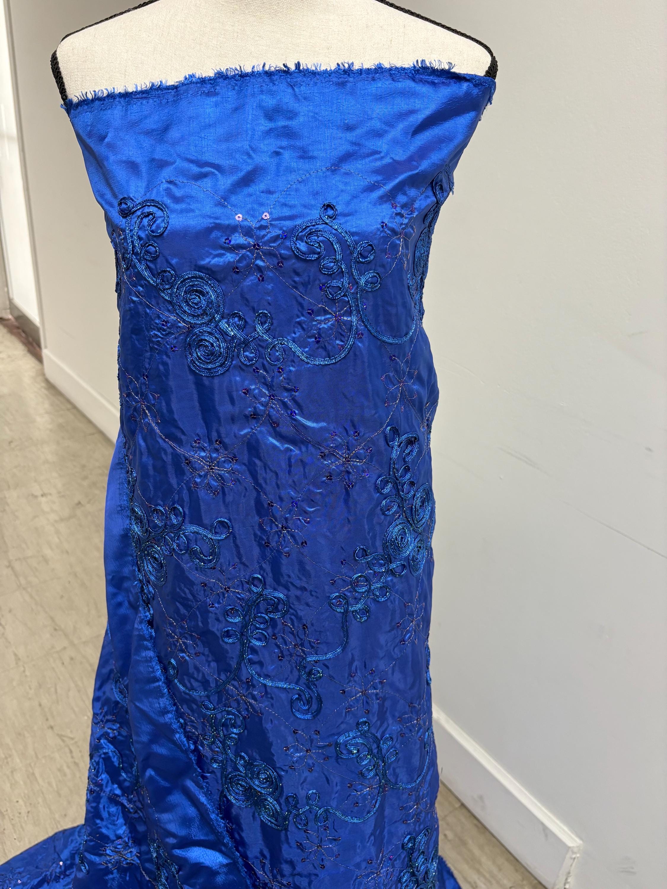 A 2 yards Embroidery sequins Taffeta Fabric, Design Rope, color Royal Blue width 54". sell by 2 yards increment continues.