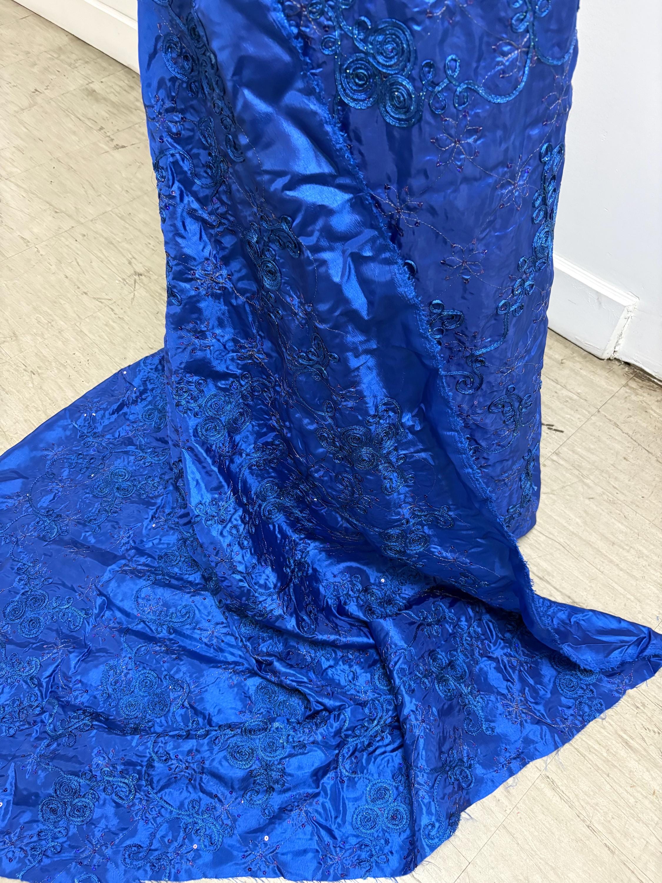 A 2 yards Embroidery sequins Taffeta Fabric, Design Rope, color Royal Blue width 54". sell by 2 yards increment continues.