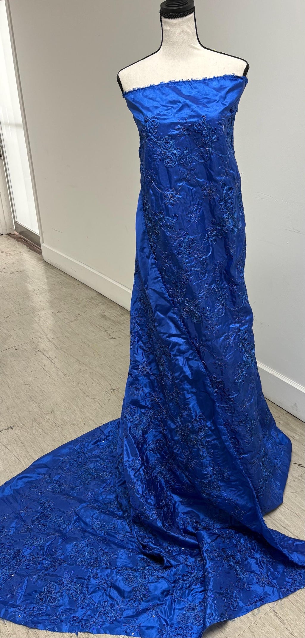 A 2 yards Embroidery sequins Taffeta Fabric, Design Rope, color Royal Blue width 54". sell by 2 yards increment continues.