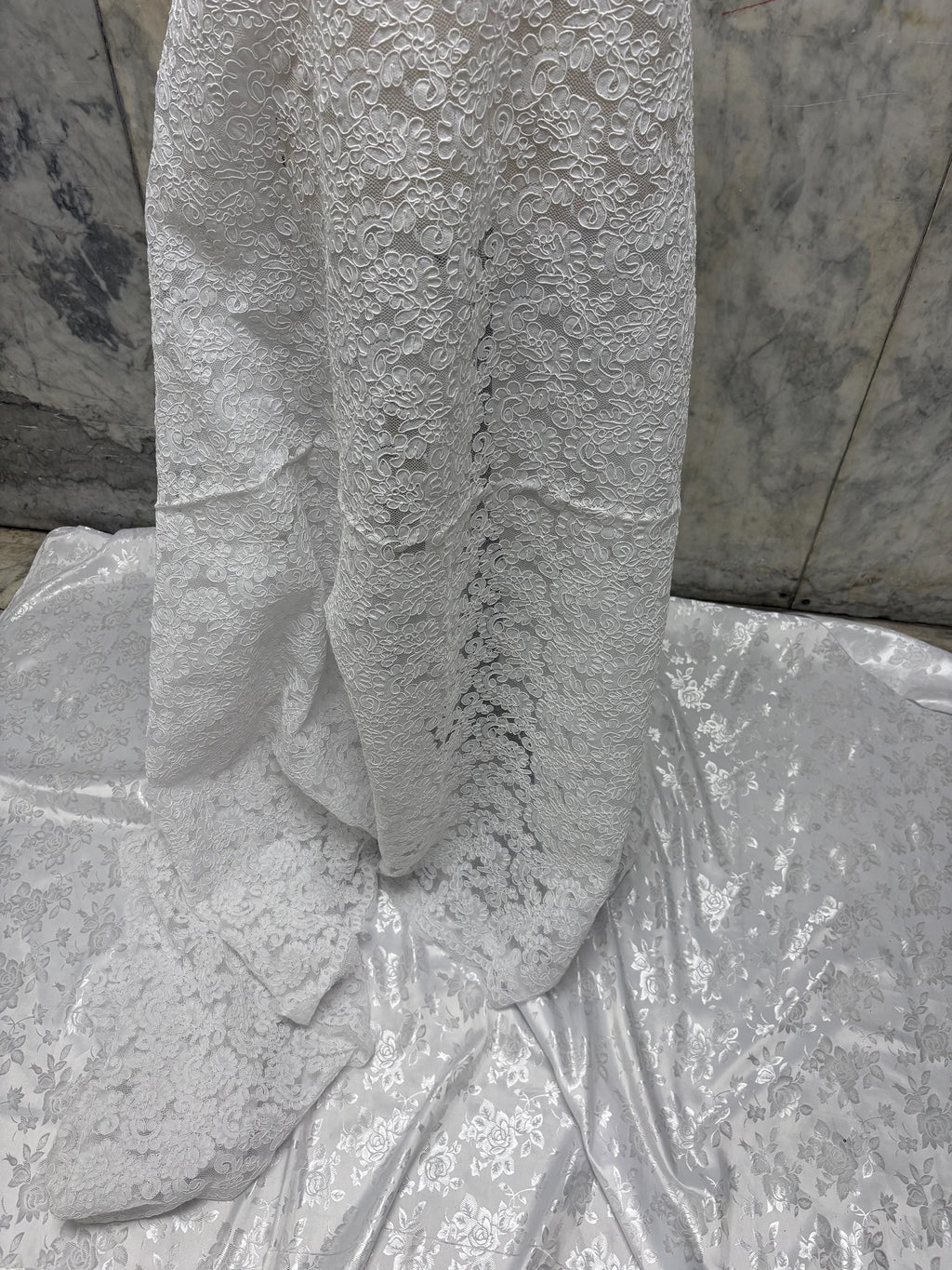 White French lace Design 612C. Bridal Lace Embroidery Lot NAS. tela de encaje de color blanco