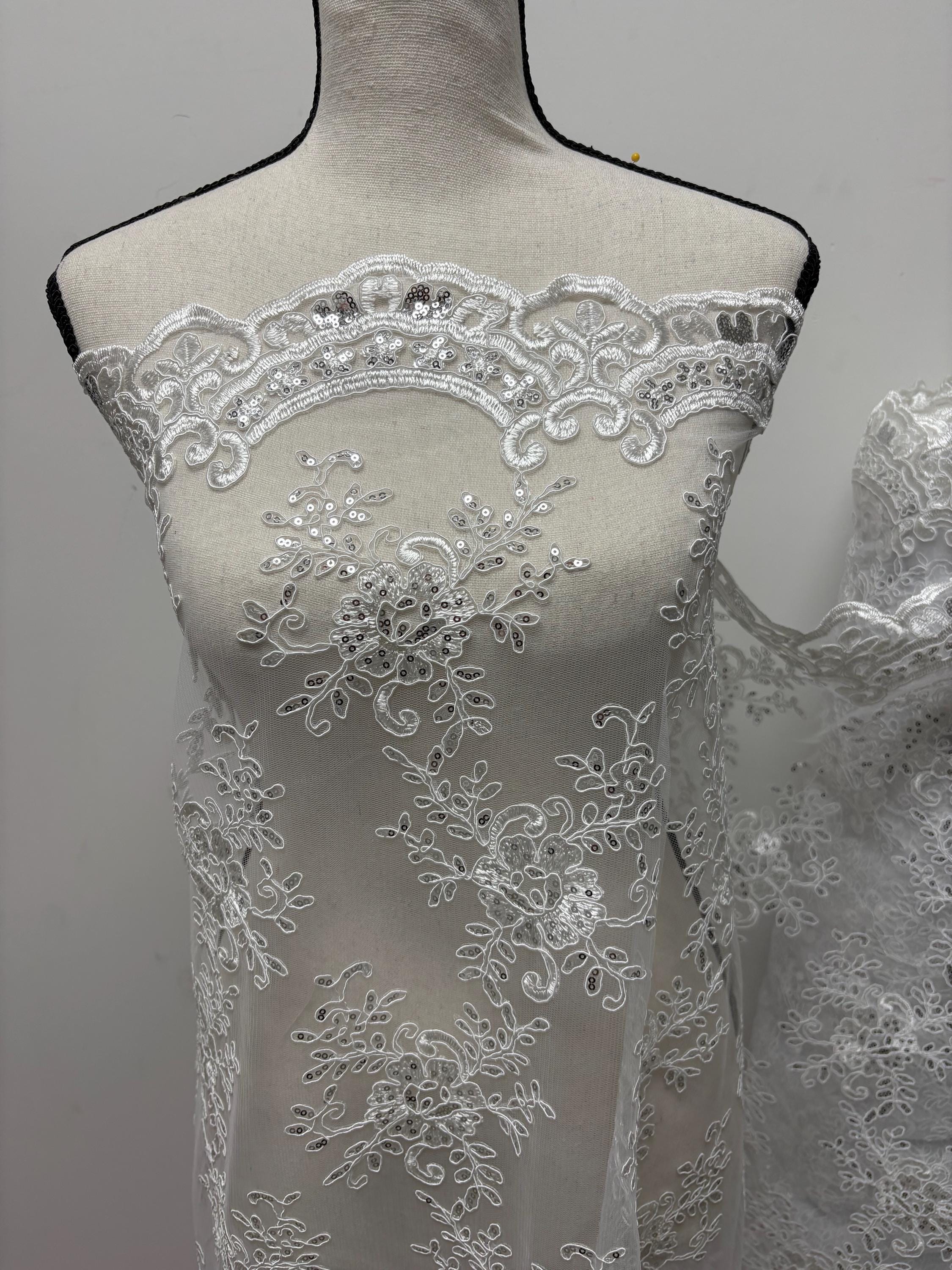 Bridal Lace White color, sequins, embroidery double scalloped edges. Width 49/50". tela de encaje de color blanco